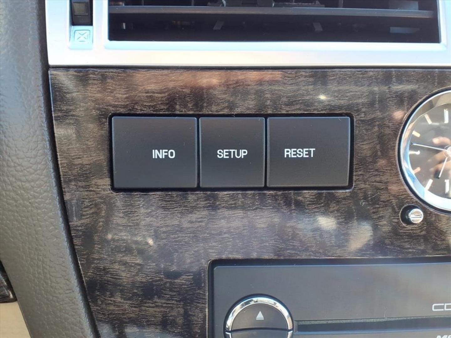 2009 Tuxedo Black Clearcoat Metallic Mercury Milan V6 Premier (3MEHM08109R) with an 3.0L 6 Cylinder Sequential-Port F.I. engine, Automatic transmission, located at 50 Eastern Blvd., Essex, MD, 21221, (410) 686-3444, 39.304367, -76.484947 - Photo#19