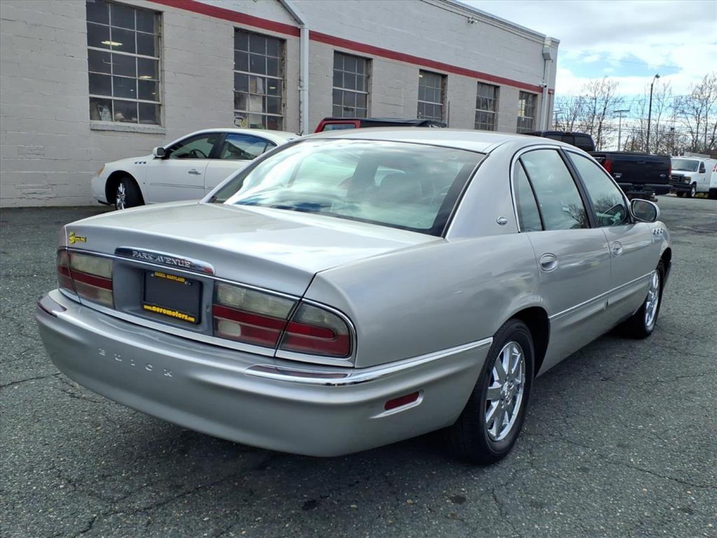 2005 Platinum Metallic Buick Park Avenue Base (1G4CW54K254) with an 3.8L 6 Cylinder Sequential-Port F.I. engine, Automatic transmission, located at 50 Eastern Blvd., Essex, MD, 21221, (410) 686-3444, 39.304367, -76.484947 - Photo#4