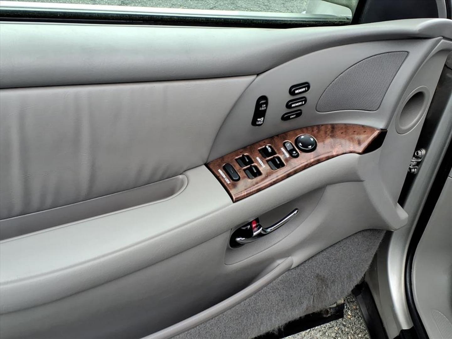 2005 Platinum Metallic Buick Park Avenue Base (1G4CW54K254) with an 3.8L 6 Cylinder Sequential-Port F.I. engine, Automatic transmission, located at 50 Eastern Blvd., Essex, MD, 21221, (410) 686-3444, 39.304367, -76.484947 - Photo#9