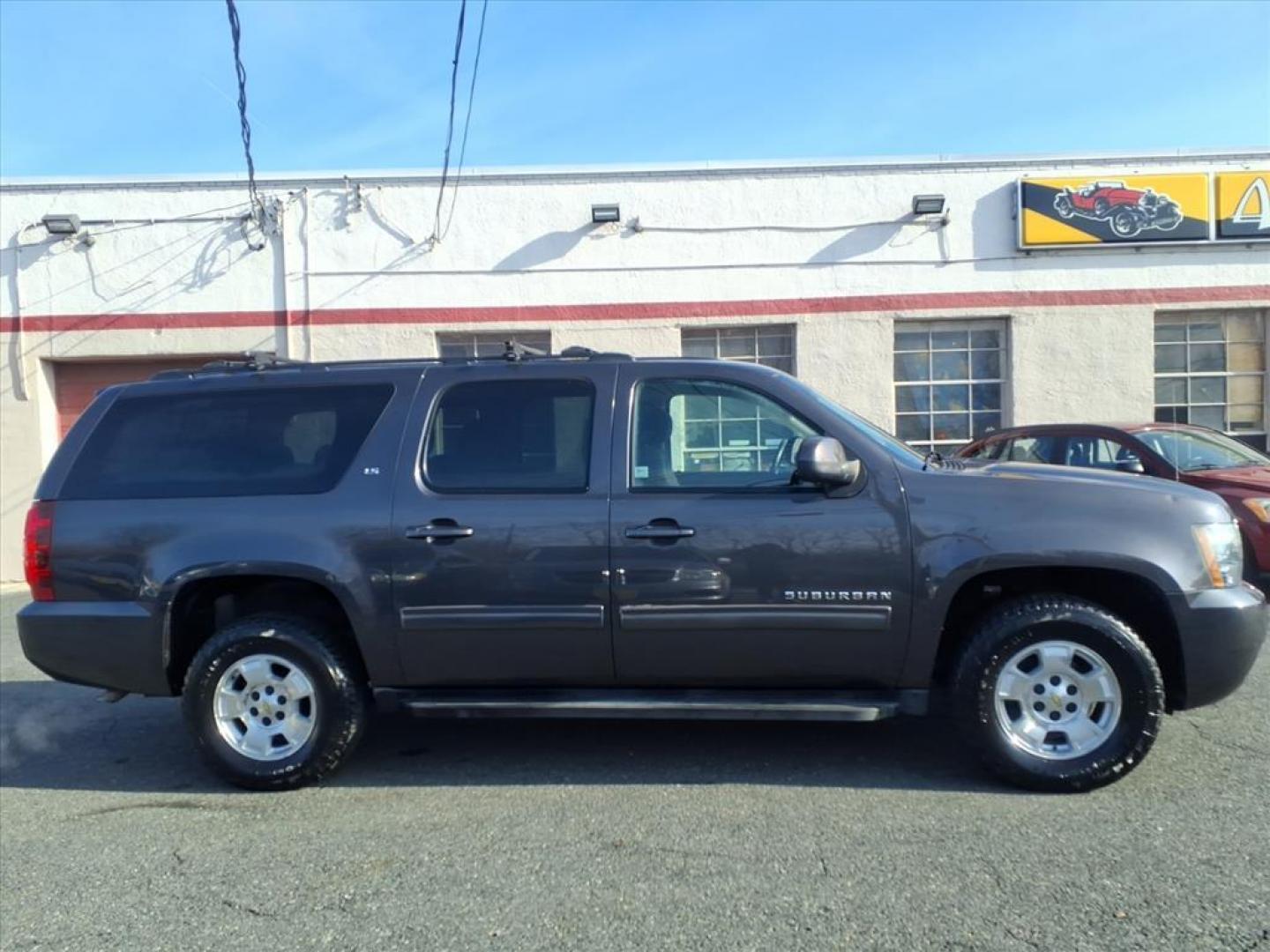 2011 Black 41u Chevrolet Suburban LS (1GNSKHE31BR) with an 5.3L 8 Cylinder Sequential-Port F.I. engine, Automatic transmission, located at 50 Eastern Blvd., Essex, MD, 21221, (410) 686-3444, 39.304367, -76.484947 - Photo#4