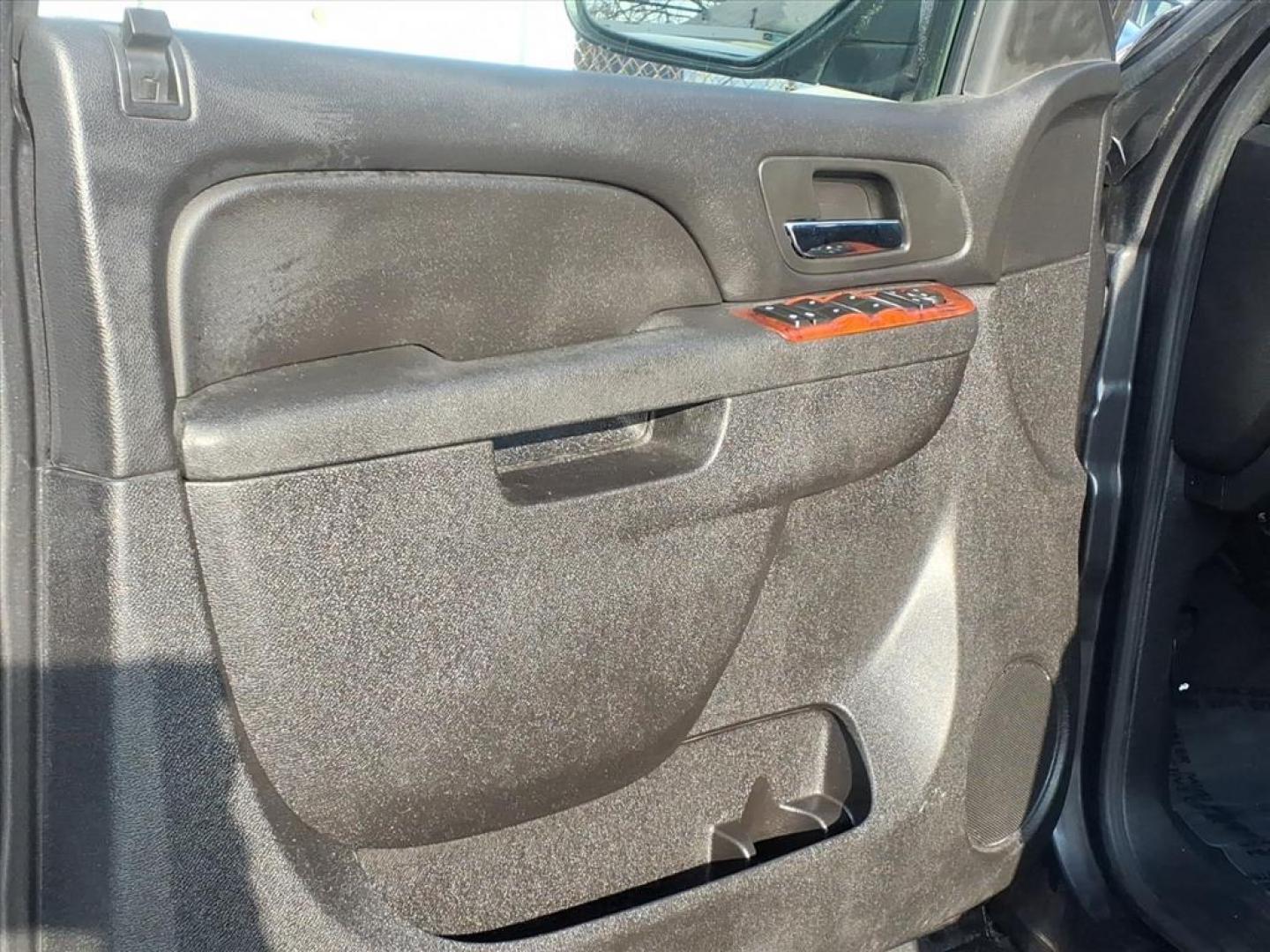 2011 Black 41u Chevrolet Suburban LS (1GNSKHE31BR) with an 5.3L 8 Cylinder Sequential-Port F.I. engine, Automatic transmission, located at 50 Eastern Blvd., Essex, MD, 21221, (410) 686-3444, 39.304367, -76.484947 - Photo#7