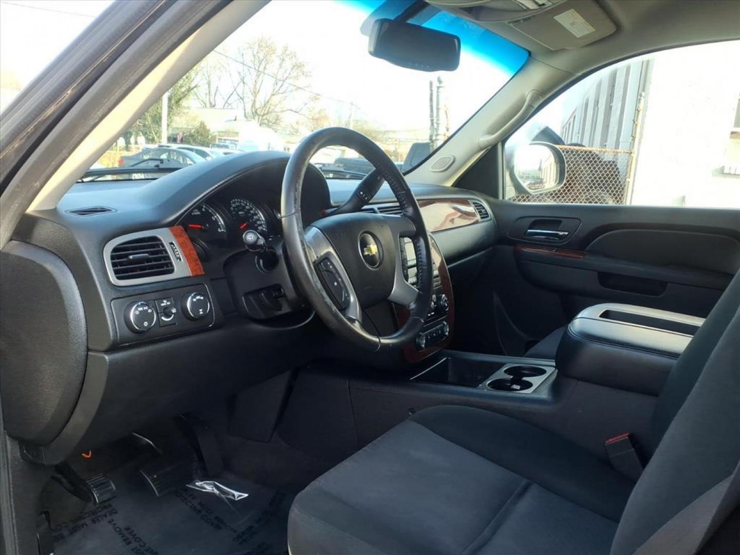 2011 Black 41u Chevrolet Suburban LS (1GNSKHE31BR) with an 5.3L 8 Cylinder Sequential-Port F.I. engine, Automatic transmission, located at 50 Eastern Blvd., Essex, MD, 21221, (410) 686-3444, 39.304367, -76.484947 - Photo#8