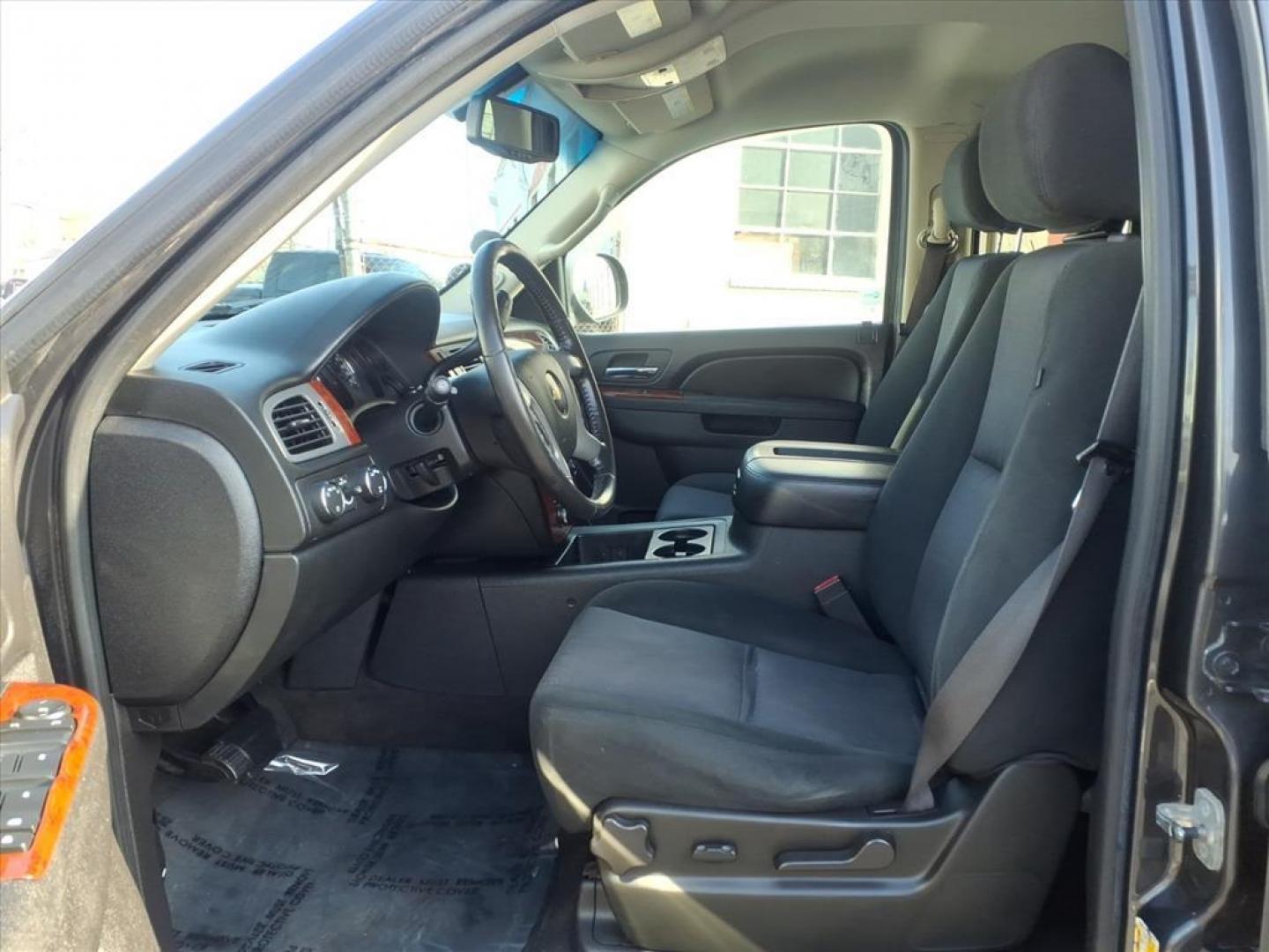 2011 Black 41u Chevrolet Suburban LS (1GNSKHE31BR) with an 5.3L 8 Cylinder Sequential-Port F.I. engine, Automatic transmission, located at 50 Eastern Blvd., Essex, MD, 21221, (410) 686-3444, 39.304367, -76.484947 - Photo#9