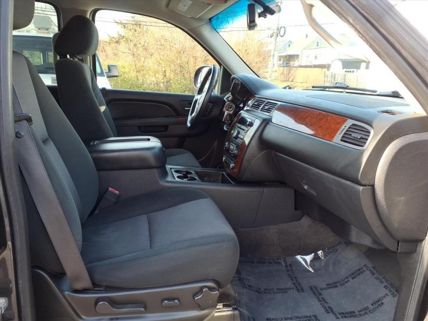2011 Black 41u Chevrolet Suburban LS (1GNSKHE31BR) with an 5.3L 8 Cylinder Sequential-Port F.I. engine, Automatic transmission, located at 50 Eastern Blvd., Essex, MD, 21221, (410) 686-3444, 39.304367, -76.484947 - Photo#14