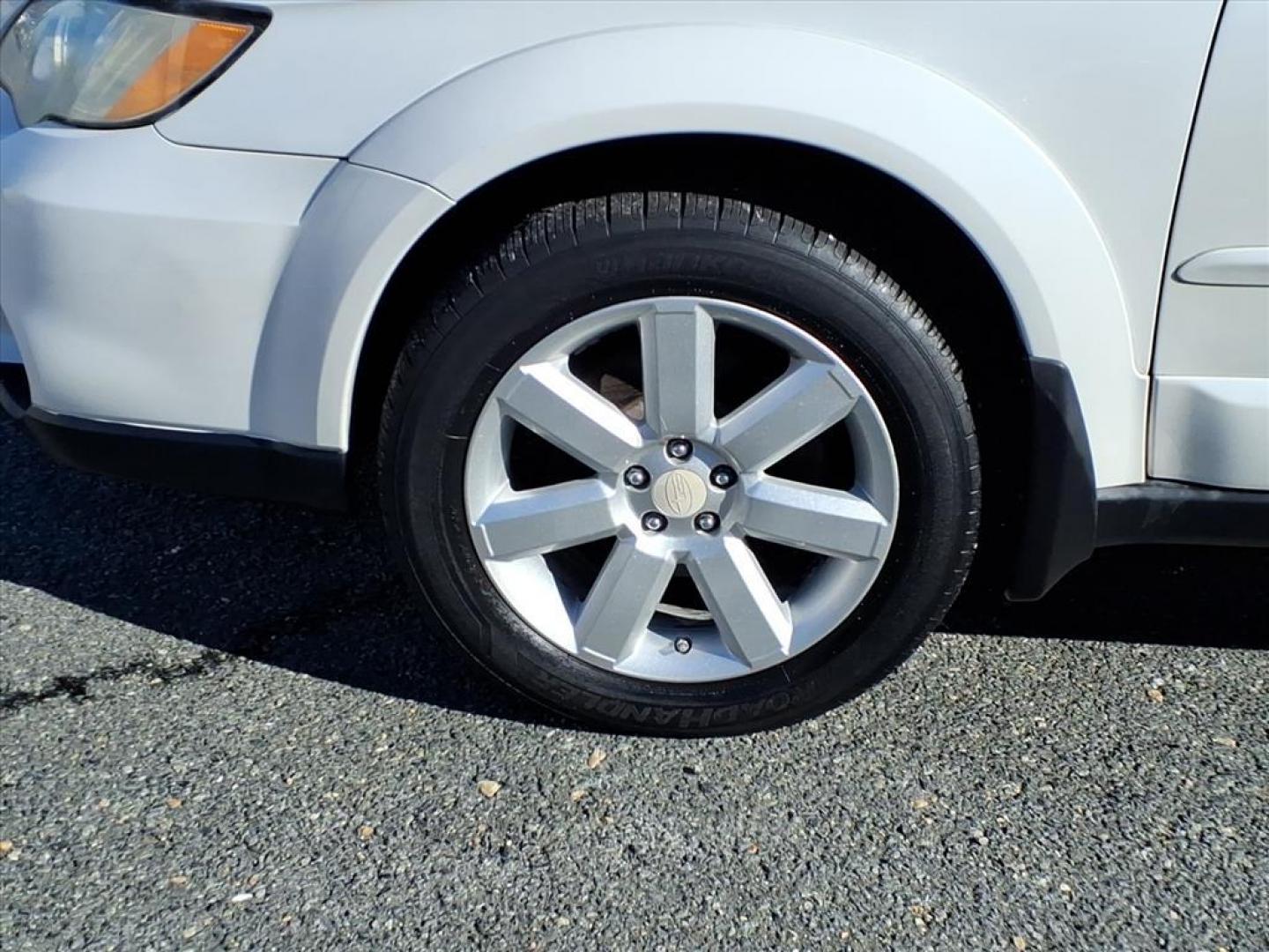 2008 Satin White Pearl Subaru Outback 2.5i Limited (4S4BP62C087) with an 2.5L 2.5L H4 170hp 170ft. lbs. Sequential-Port F.I. engine, 4-Speed Automatic with Sportshift Manual 4A transmission, located at 50 Eastern Blvd., Essex, MD, 21221, (410) 686-3444, 39.304367, -76.484947 - Photo#8