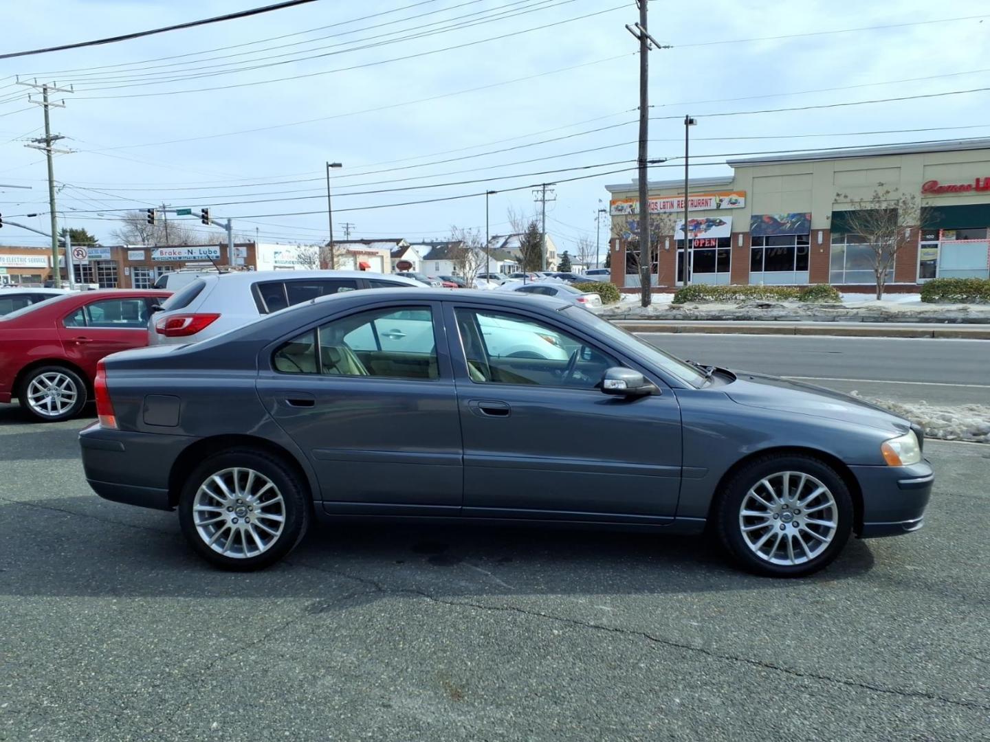 2007 Titanium Gray Metallic Volvo S60 2.5T (YV1RH592272) with an 2.5L 5 Cylinder Fuel Injected Turbo engine, 5 AT transmission, located at 50 Eastern Blvd., Essex, MD, 21221, (410) 686-3444, 39.304367, -76.484947 - Photo#5