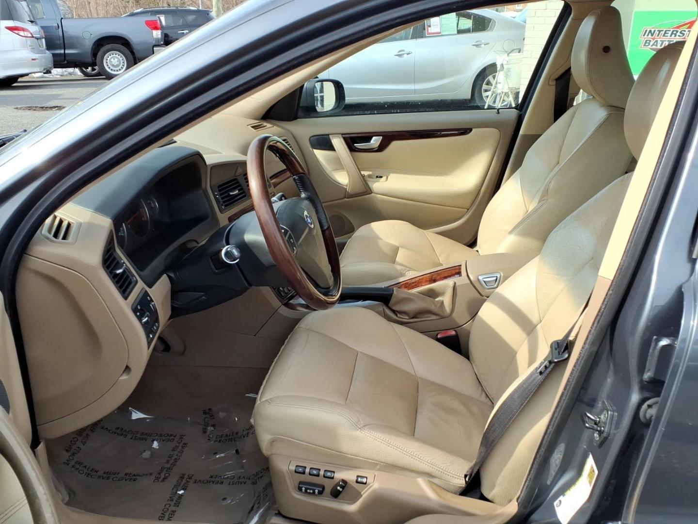 2007 Titanium Gray Metallic Volvo S60 2.5T (YV1RH592272) with an 2.5L 5 Cylinder Fuel Injected Turbo engine, 5 AT transmission, located at 50 Eastern Blvd., Essex, MD, 21221, (410) 686-3444, 39.304367, -76.484947 - Photo#9