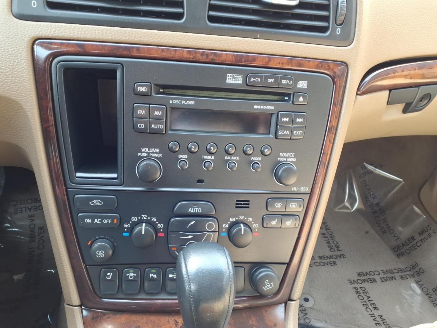 2007 Titanium Gray Metallic Volvo S60 2.5T (YV1RH592272) with an 2.5L 5 Cylinder Fuel Injected Turbo engine, 5 AT transmission, located at 50 Eastern Blvd., Essex, MD, 21221, (410) 686-3444, 39.304367, -76.484947 - Photo#16