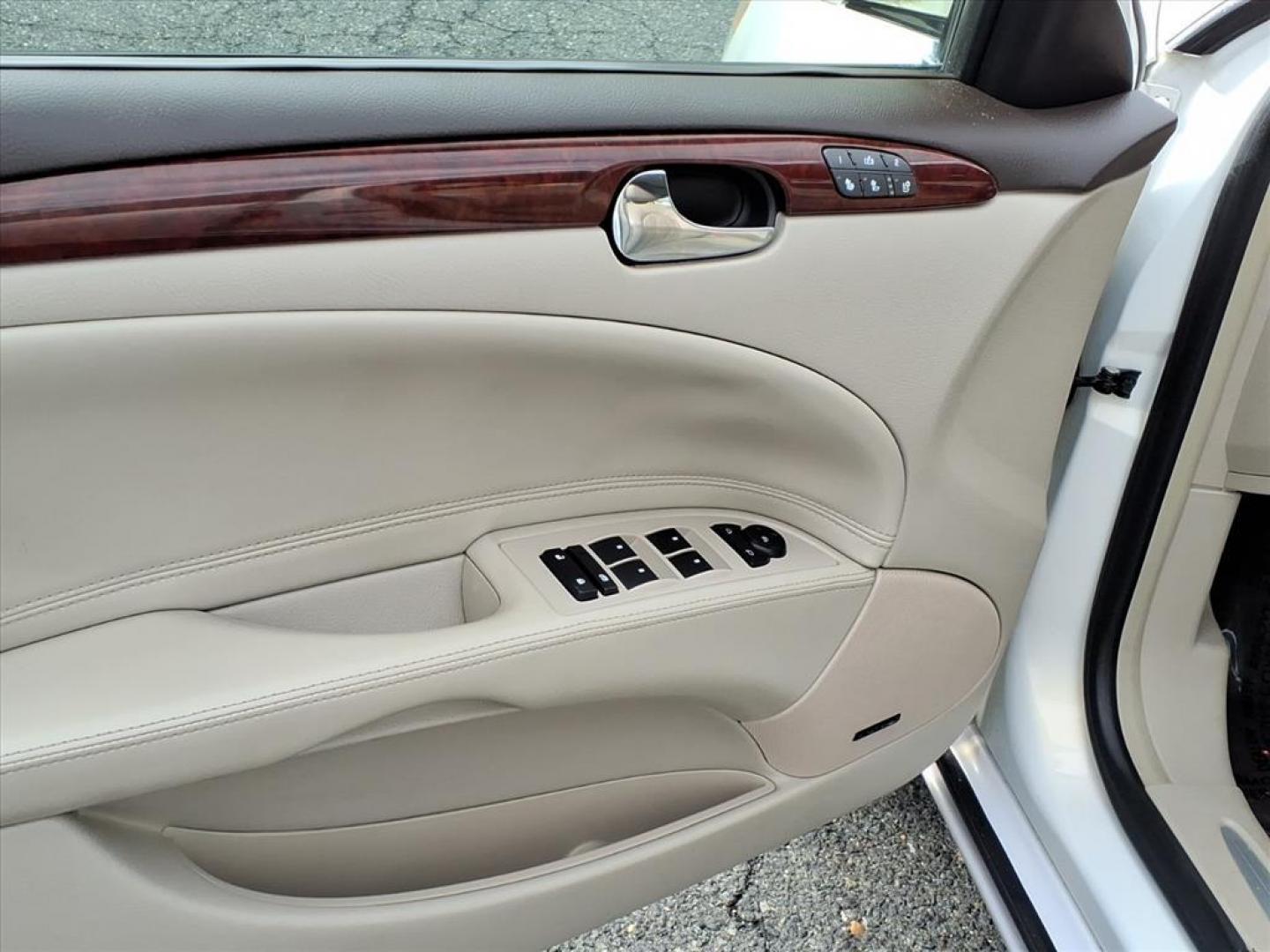 2007 White Opal Buick Lucerne CXL V6 (1G4HD57297U) with an 3.8L 6 Cylinder Sequential-Port F.I. engine, Automatic transmission, located at 50 Eastern Blvd., Essex, MD, 21221, (410) 686-3444, 39.304367, -76.484947 - Photo#9