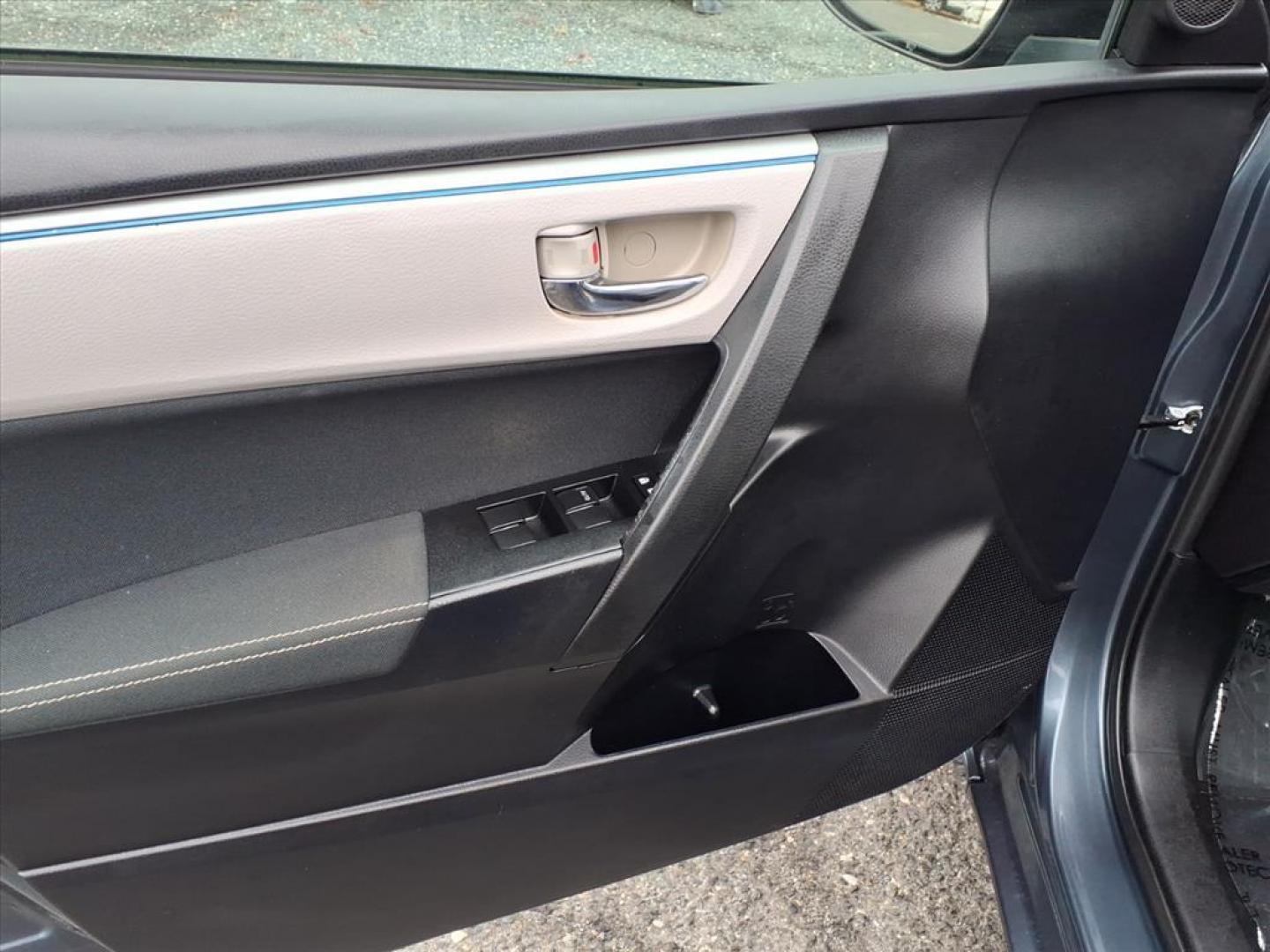 2016 Slate Metallic Toyota Corolla LE (2T1BURHE6GC) with an 1.8L 1.8L I4 132hp 128ft. lbs. Sequential-Port F.I. engine, CVT transmission, located at 50 Eastern Blvd., Essex, MD, 21221, (410) 686-3444, 39.304367, -76.484947 - Photo#9