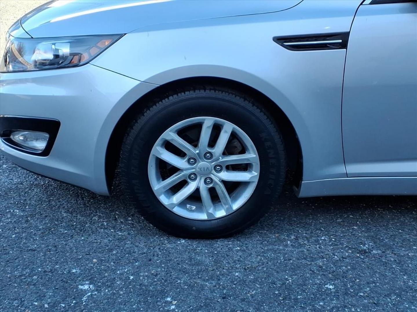 2012 Bright Silver Kia Optima LX (5XXGM4A70CG) with an 2.4L 2.4L I4 200hp 186ft. lbs. Fuel Injected engine, 6-Speed Automatic Sportmatic transmission, located at 50 Eastern Blvd., Essex, MD, 21221, (410) 686-3444, 39.304367, -76.484947 - Photo#7