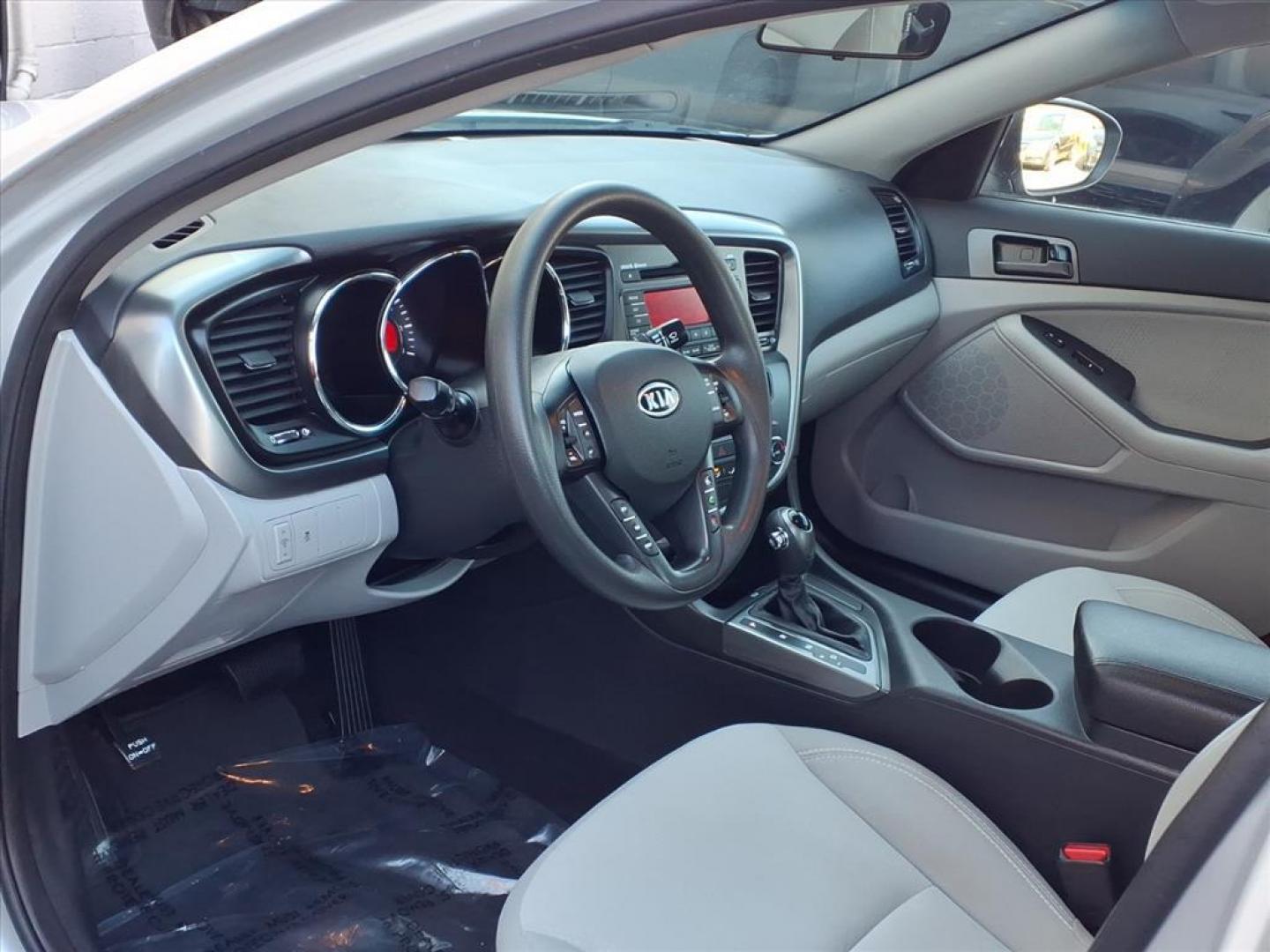 2012 Bright Silver Kia Optima LX (5XXGM4A70CG) with an 2.4L 2.4L I4 200hp 186ft. lbs. Fuel Injected engine, 6-Speed Automatic Sportmatic transmission, located at 50 Eastern Blvd., Essex, MD, 21221, (410) 686-3444, 39.304367, -76.484947 - Photo#9