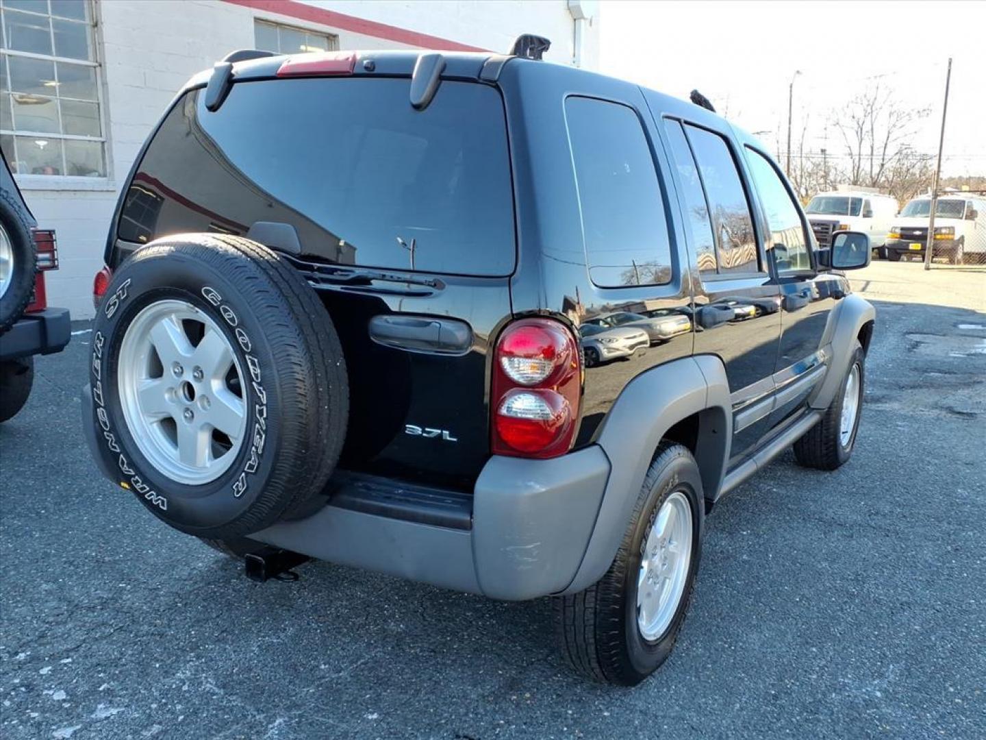 2005 Black Clearcoat Jeep Liberty Sport (1J4GL48K75W) with an 3.7L 6 Cylinder Fuel Injected engine, Automatic transmission, located at 50 Eastern Blvd., Essex, MD, 21221, (410) 686-3444, 39.304367, -76.484947 - Photo#4