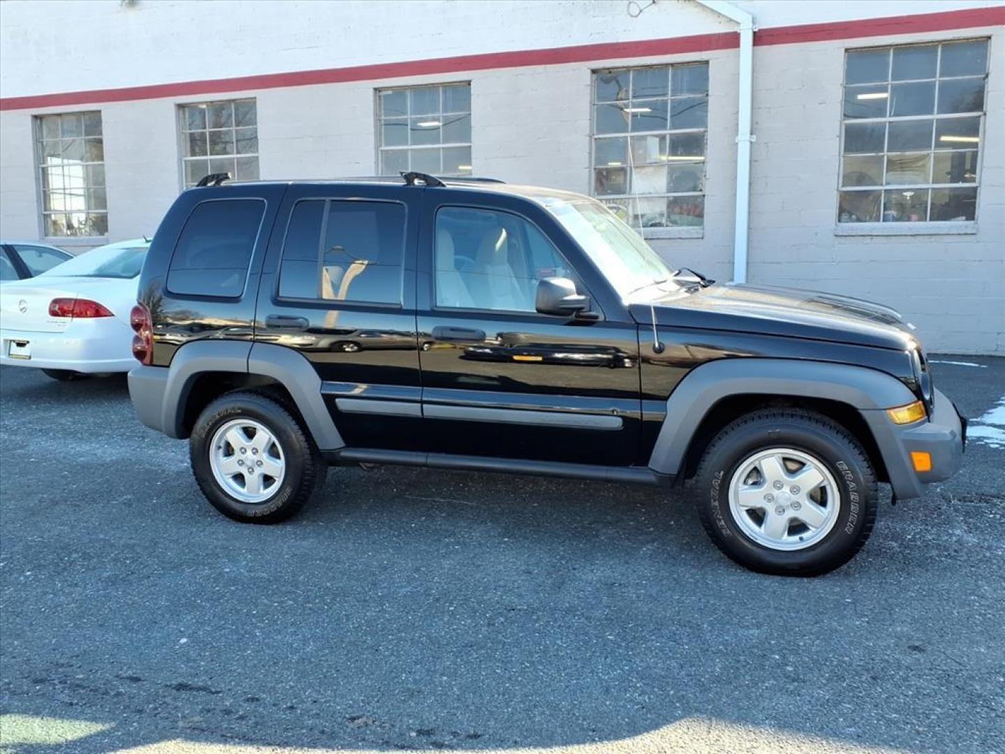 2005 Black Clearcoat Jeep Liberty Sport (1J4GL48K75W) with an 3.7L 6 Cylinder Fuel Injected engine, Automatic transmission, located at 50 Eastern Blvd., Essex, MD, 21221, (410) 686-3444, 39.304367, -76.484947 - Photo#5