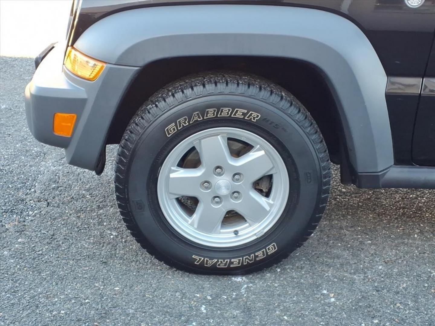 2005 Black Clearcoat Jeep Liberty Sport (1J4GL48K75W) with an 3.7L 6 Cylinder Fuel Injected engine, Automatic transmission, located at 50 Eastern Blvd., Essex, MD, 21221, (410) 686-3444, 39.304367, -76.484947 - Photo#8