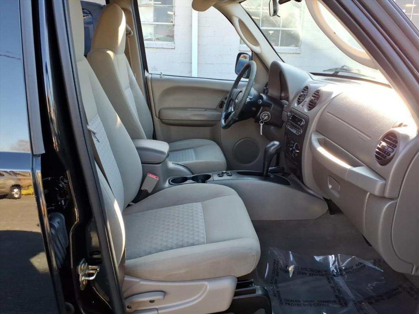 2005 Black Clearcoat Jeep Liberty Sport (1J4GL48K75W) with an 3.7L 6 Cylinder Fuel Injected engine, Automatic transmission, located at 50 Eastern Blvd., Essex, MD, 21221, (410) 686-3444, 39.304367, -76.484947 - Photo#16