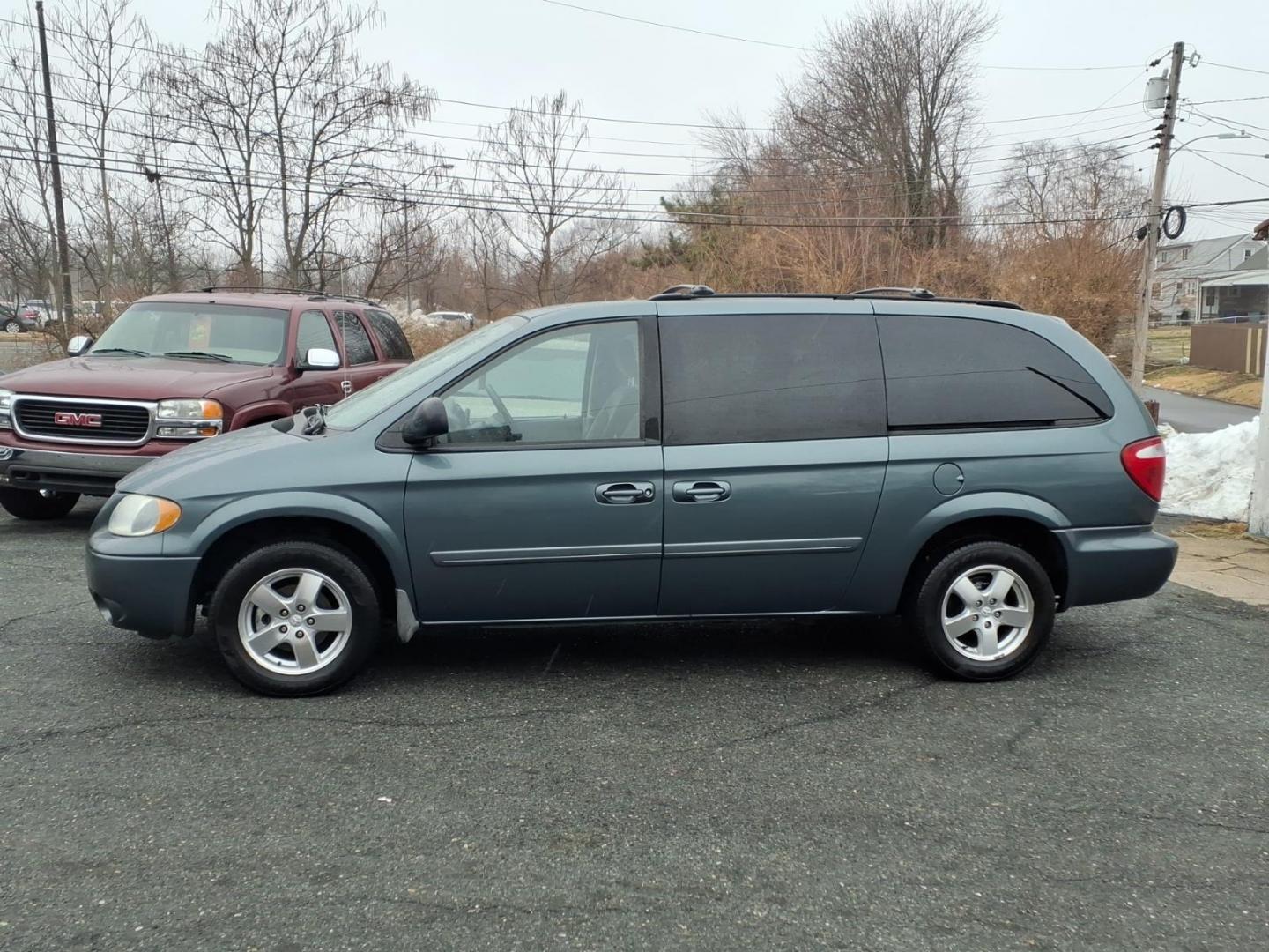 2007 Grey Dodge Grand Caravan SXT (2D4GP44L97R) with an 3.8L 6 Cylinder Fuel Injected engine, Automatic transmission, located at 50 Eastern Blvd., Essex, MD, 21221, (410) 686-3444, 39.304367, -76.484947 - Photo#1