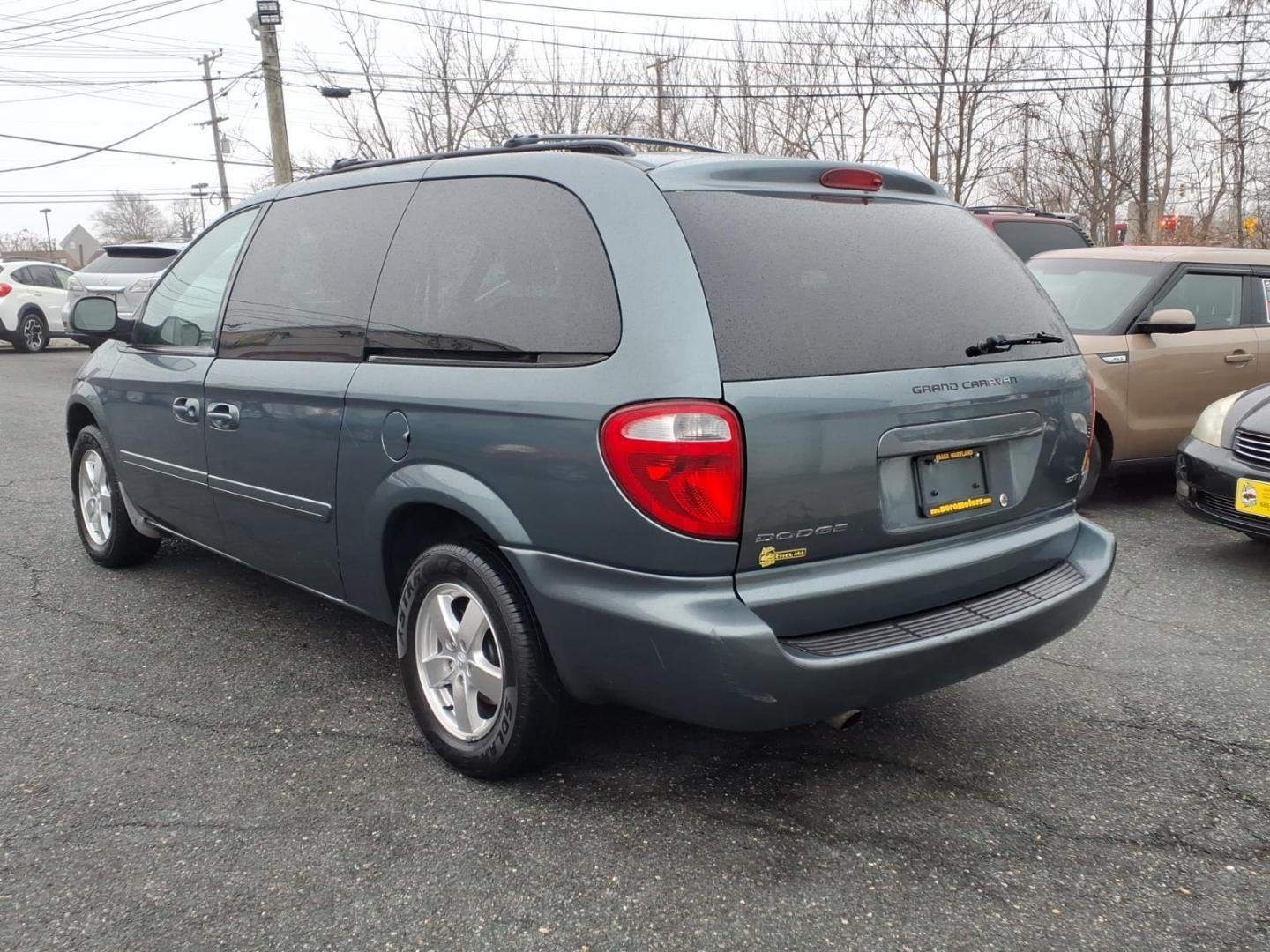 2007 Grey Dodge Grand Caravan SXT (2D4GP44L97R) with an 3.8L 6 Cylinder Fuel Injected engine, Automatic transmission, located at 50 Eastern Blvd., Essex, MD, 21221, (410) 686-3444, 39.304367, -76.484947 - Photo#2