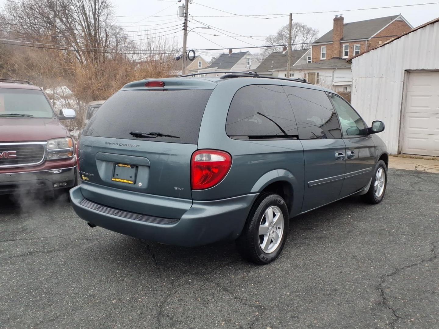 2007 Grey Dodge Grand Caravan SXT (2D4GP44L97R) with an 3.8L 6 Cylinder Fuel Injected engine, Automatic transmission, located at 50 Eastern Blvd., Essex, MD, 21221, (410) 686-3444, 39.304367, -76.484947 - Photo#4