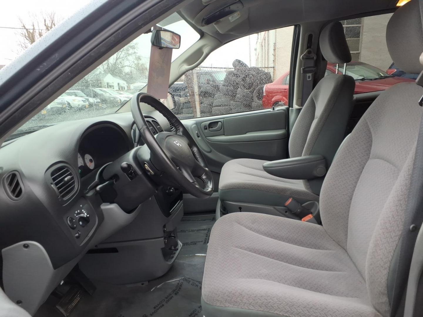 2007 Grey Dodge Grand Caravan SXT (2D4GP44L97R) with an 3.8L 6 Cylinder Fuel Injected engine, Automatic transmission, located at 50 Eastern Blvd., Essex, MD, 21221, (410) 686-3444, 39.304367, -76.484947 - Photo#7