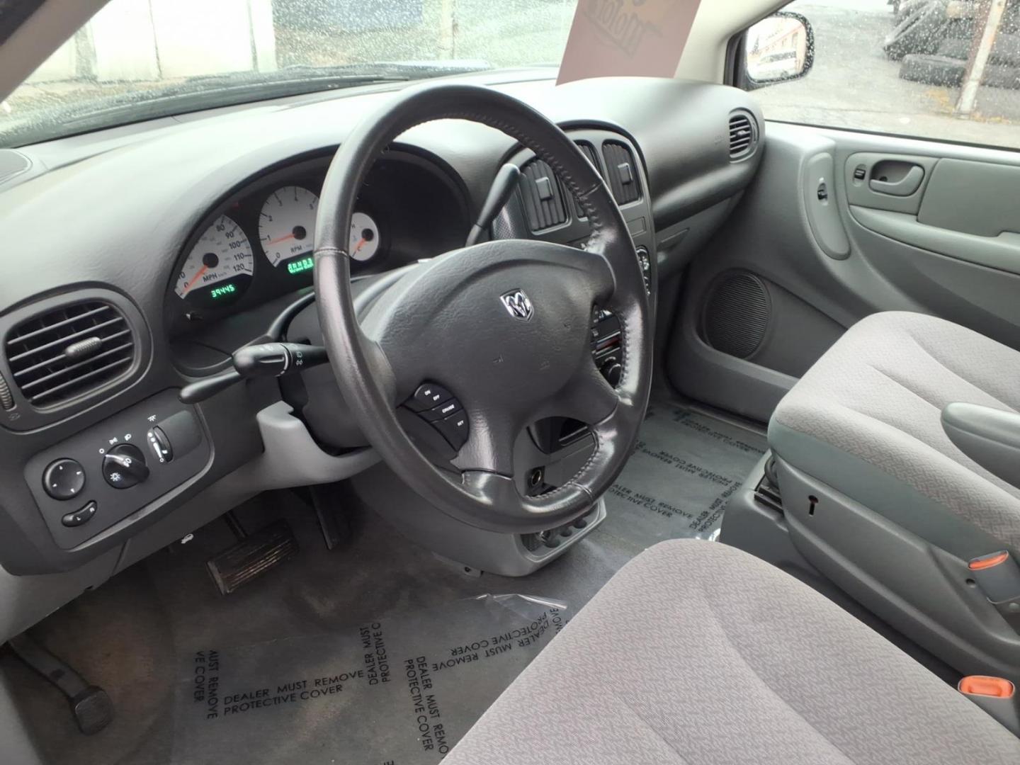 2007 Grey Dodge Grand Caravan SXT (2D4GP44L97R) with an 3.8L 6 Cylinder Fuel Injected engine, Automatic transmission, located at 50 Eastern Blvd., Essex, MD, 21221, (410) 686-3444, 39.304367, -76.484947 - Photo#9