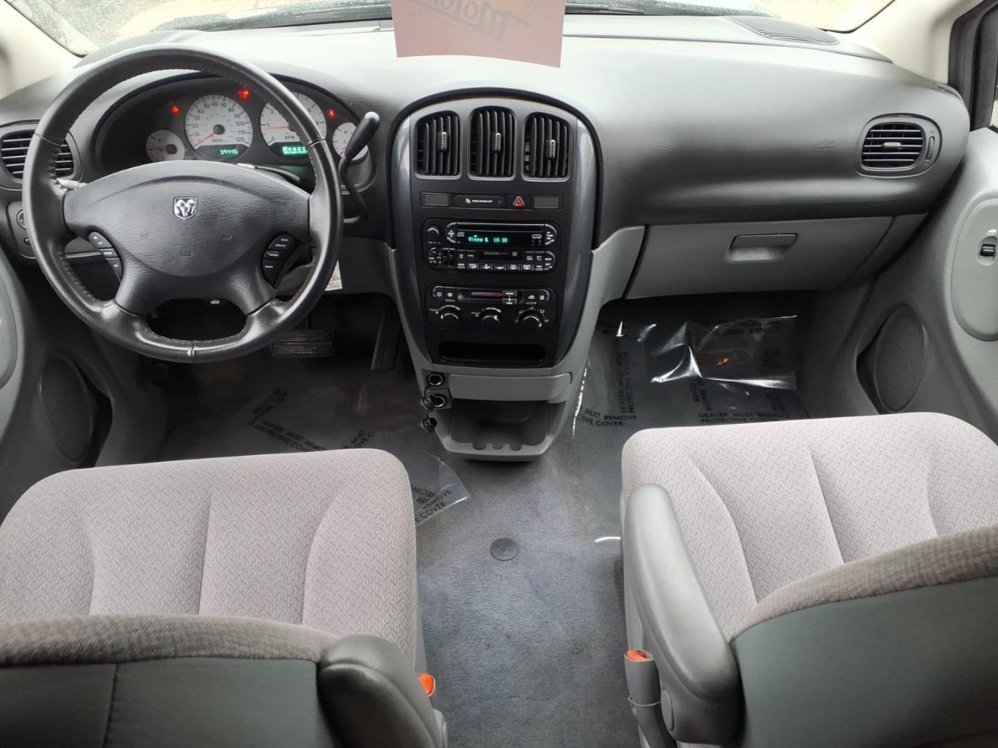 2007 Grey Dodge Grand Caravan SXT (2D4GP44L97R) with an 3.8L 6 Cylinder Fuel Injected engine, Automatic transmission, located at 50 Eastern Blvd., Essex, MD, 21221, (410) 686-3444, 39.304367, -76.484947 - Photo#15