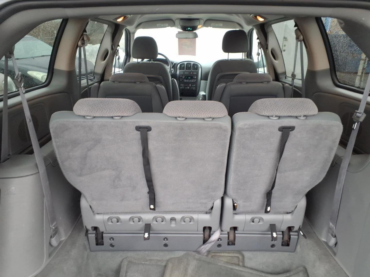 2007 Grey Dodge Grand Caravan SXT (2D4GP44L97R) with an 3.8L 6 Cylinder Fuel Injected engine, Automatic transmission, located at 50 Eastern Blvd., Essex, MD, 21221, (410) 686-3444, 39.304367, -76.484947 - Photo#16