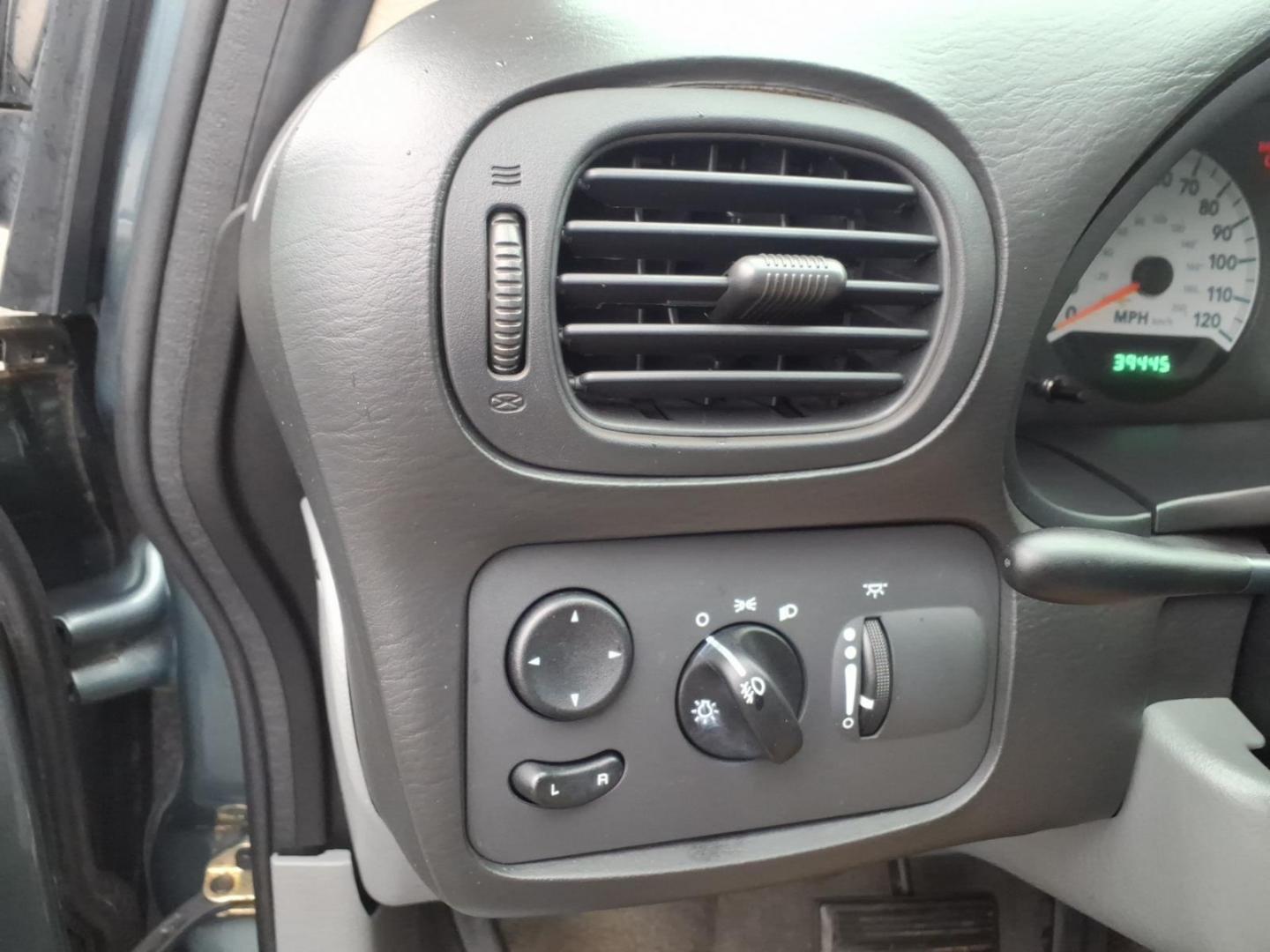 2007 Grey Dodge Grand Caravan SXT (2D4GP44L97R) with an 3.8L 6 Cylinder Fuel Injected engine, Automatic transmission, located at 50 Eastern Blvd., Essex, MD, 21221, (410) 686-3444, 39.304367, -76.484947 - Photo#20