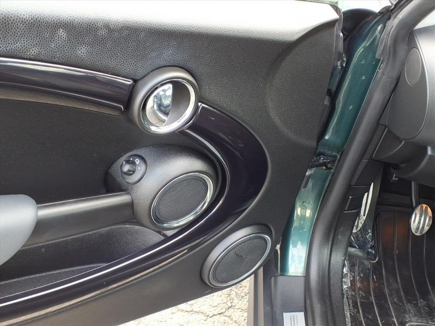 2007 British Racing Green Metallic MINI Cooper S (WMWMF73527T) with an 1.6L 1.6L Turbocharged I4 172hp 177ft. lbs. Turbocharged engine, 6-Speed Manual transmission, located at 50 Eastern Blvd., Essex, MD, 21221, (410) 686-3444, 39.304367, -76.484947 - Photo#9