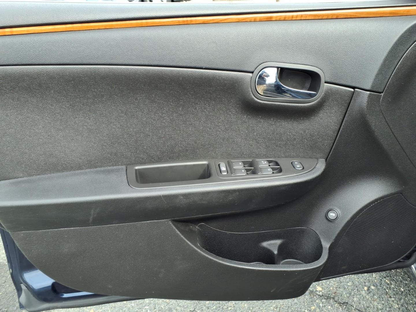 2009 Blue Chevrolet Malibu LT (1G1ZJ577594) with an 3.6L 3.6L V6 252hp 251ft. lbs. Sequential-Port F.I. engine, 6-Speed Shiftable Automatic transmission, located at 50 Eastern Blvd., Essex, MD, 21221, (410) 686-3444, 39.304367, -76.484947 - Photo#10