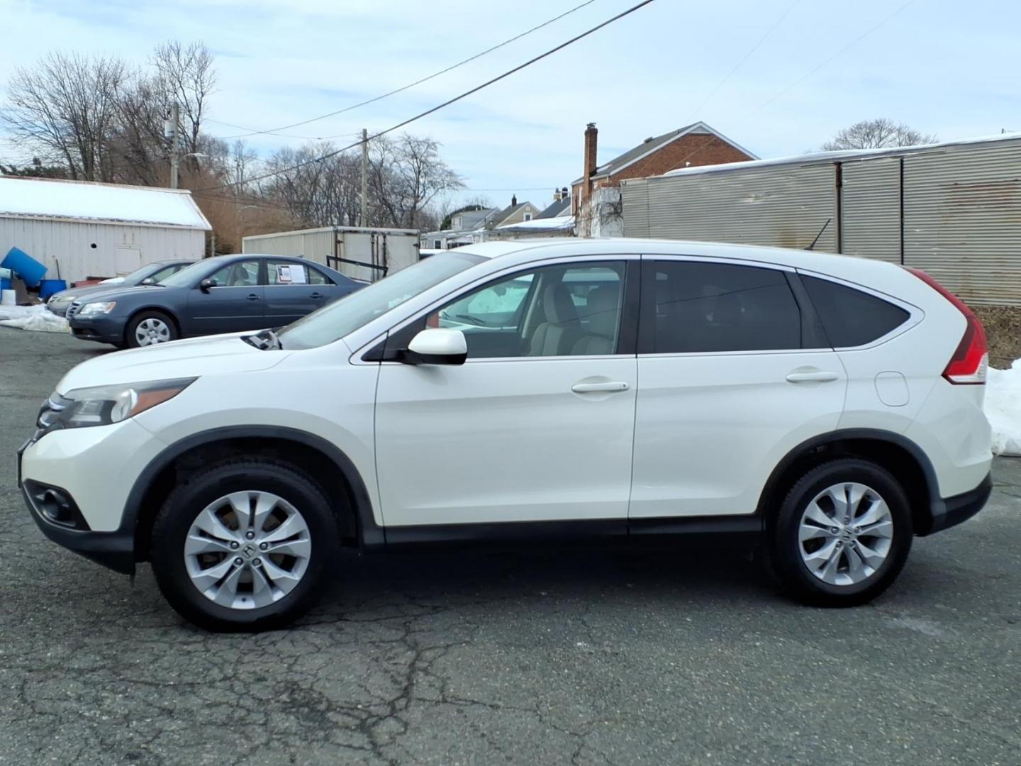 2014 White Diamond Pearl Honda CR-V EX (5J6RM4H55EL) with an 2.4L 2.4L I4 185hp 163ft. lbs. Sequential-Port F.I. engine, 5-Speed Automatic transmission, located at 50 Eastern Blvd., Essex, MD, 21221, (410) 686-3444, 39.304367, -76.484947 - Photo#1