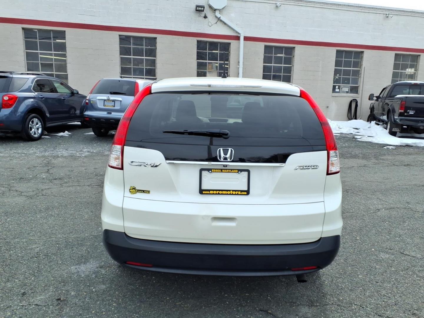 2014 White Diamond Pearl Honda CR-V EX (5J6RM4H55EL) with an 2.4L 2.4L I4 185hp 163ft. lbs. Sequential-Port F.I. engine, 5-Speed Automatic transmission, located at 50 Eastern Blvd., Essex, MD, 21221, (410) 686-3444, 39.304367, -76.484947 - Photo#3