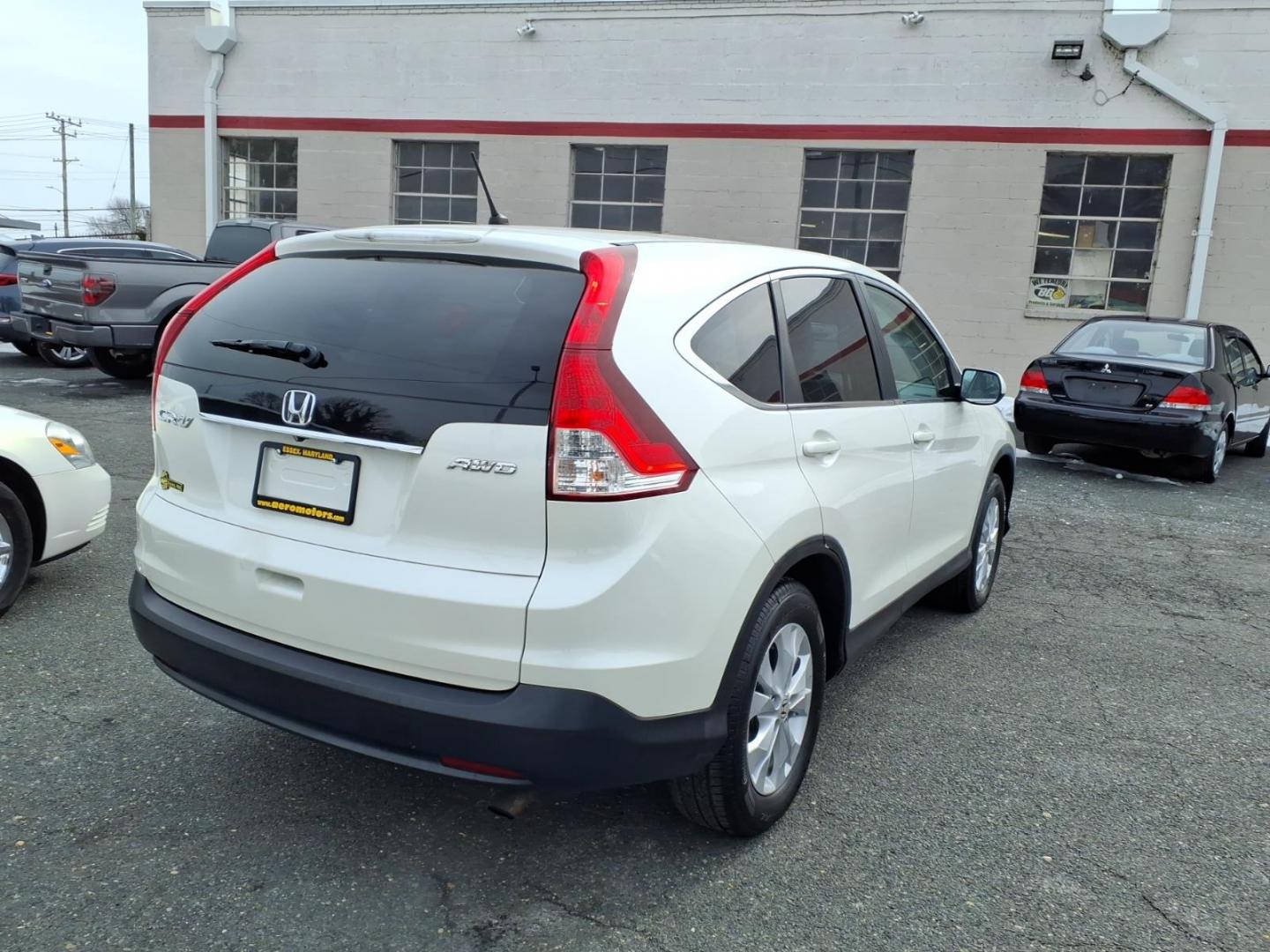 2014 White Diamond Pearl Honda CR-V EX (5J6RM4H55EL) with an 2.4L 2.4L I4 185hp 163ft. lbs. Sequential-Port F.I. engine, 5-Speed Automatic transmission, located at 50 Eastern Blvd., Essex, MD, 21221, (410) 686-3444, 39.304367, -76.484947 - Photo#4