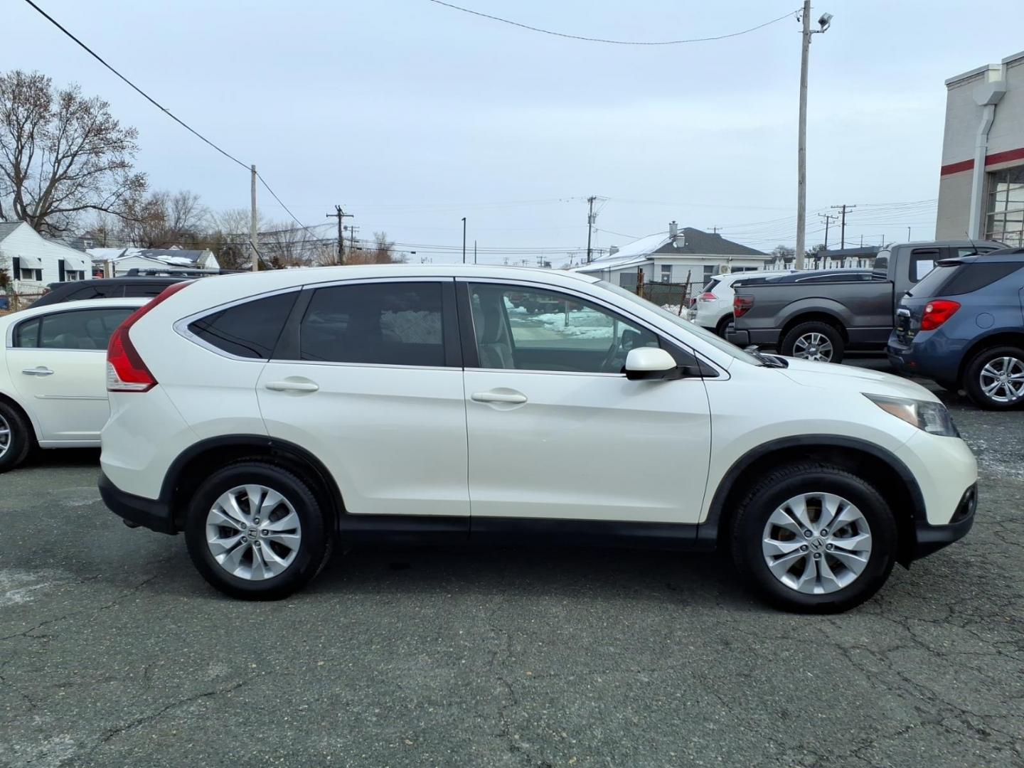 2014 White Diamond Pearl Honda CR-V EX (5J6RM4H55EL) with an 2.4L 2.4L I4 185hp 163ft. lbs. Sequential-Port F.I. engine, 5-Speed Automatic transmission, located at 50 Eastern Blvd., Essex, MD, 21221, (410) 686-3444, 39.304367, -76.484947 - Photo#5