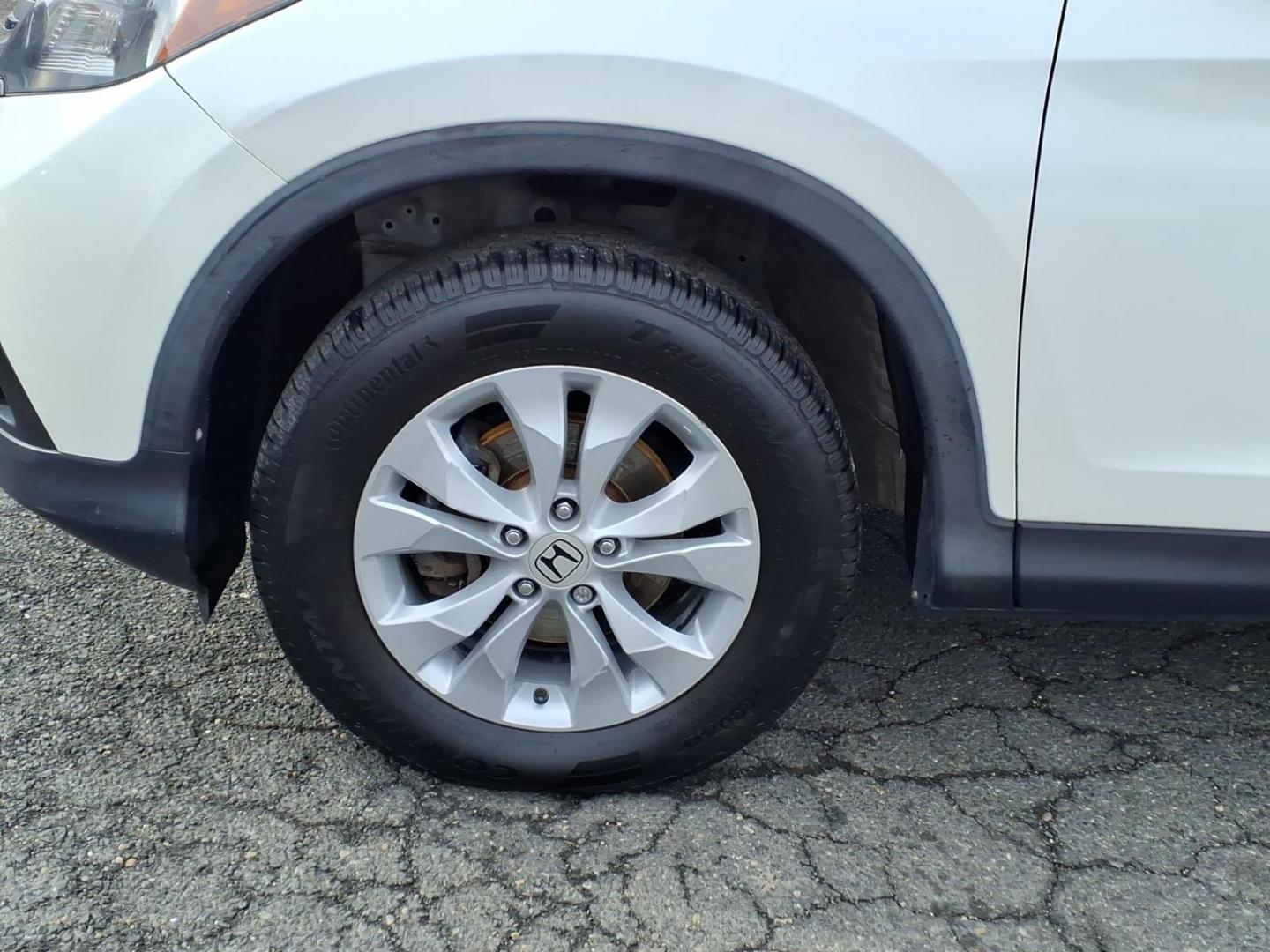 2014 White Diamond Pearl Honda CR-V EX (5J6RM4H55EL) with an 2.4L 2.4L I4 185hp 163ft. lbs. Sequential-Port F.I. engine, 5-Speed Automatic transmission, located at 50 Eastern Blvd., Essex, MD, 21221, (410) 686-3444, 39.304367, -76.484947 - Photo#8