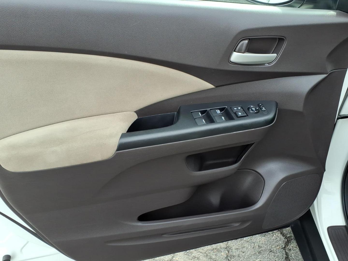 2014 White Diamond Pearl Honda CR-V EX (5J6RM4H55EL) with an 2.4L 2.4L I4 185hp 163ft. lbs. Sequential-Port F.I. engine, 5-Speed Automatic transmission, located at 50 Eastern Blvd., Essex, MD, 21221, (410) 686-3444, 39.304367, -76.484947 - Photo#9