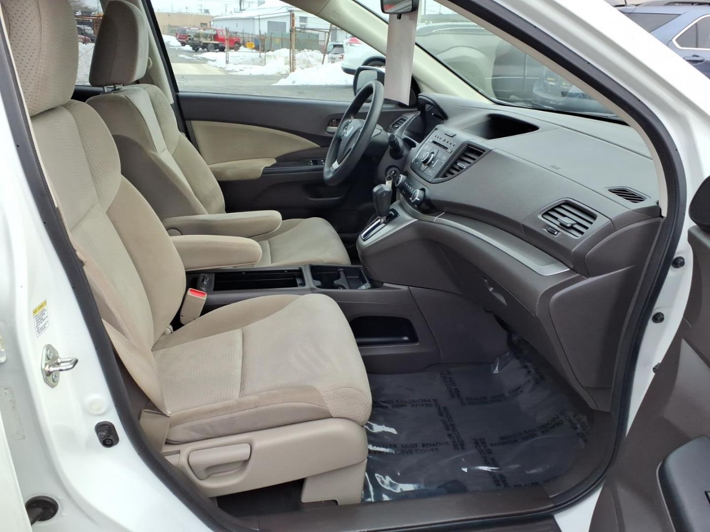 2014 White Diamond Pearl Honda CR-V EX (5J6RM4H55EL) with an 2.4L 2.4L I4 185hp 163ft. lbs. Sequential-Port F.I. engine, 5-Speed Automatic transmission, located at 50 Eastern Blvd., Essex, MD, 21221, (410) 686-3444, 39.304367, -76.484947 - Photo#17