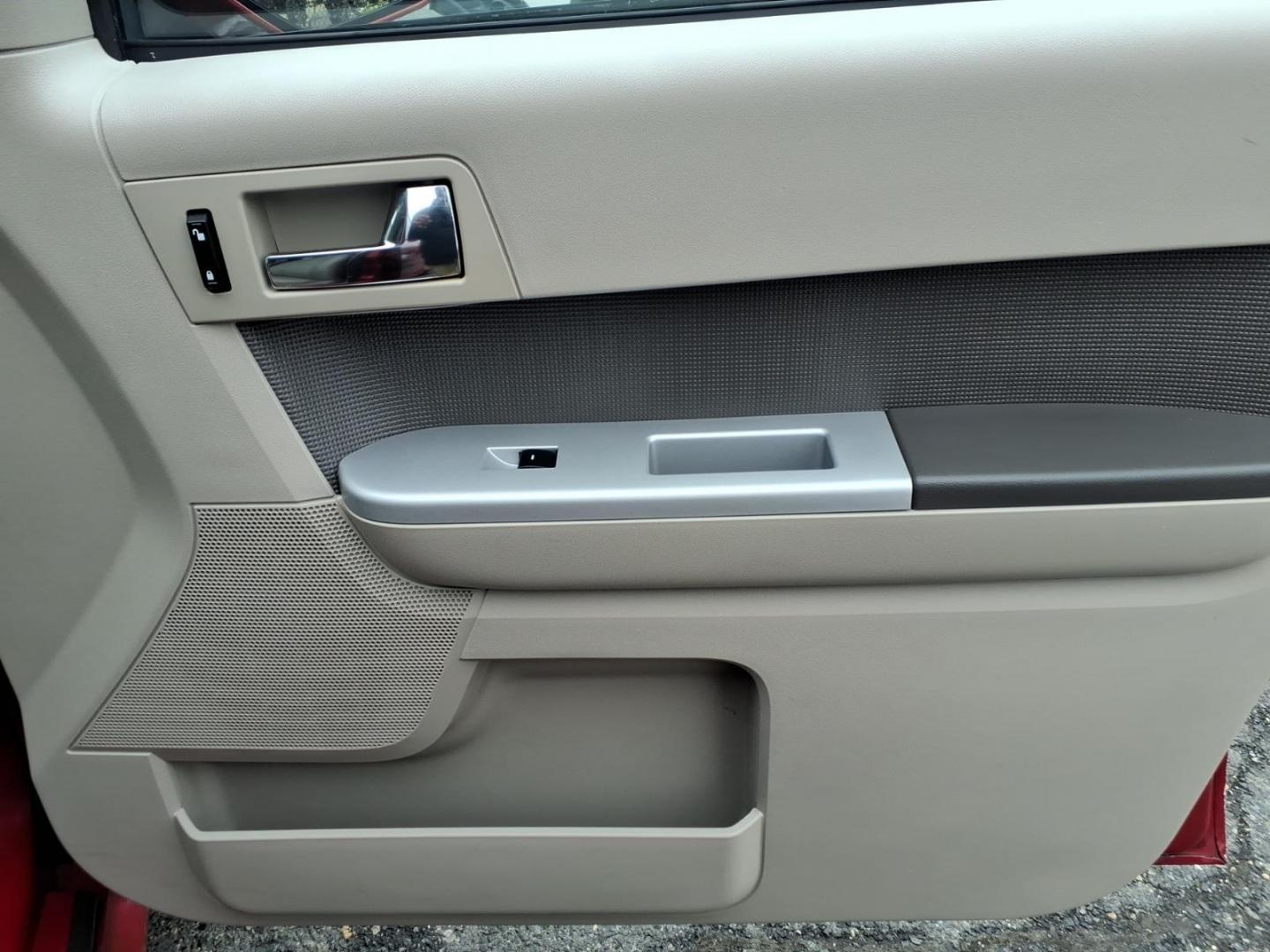 2010 Red Mercury Mariner Premier I4 (4M2CN8H73AK) with an 2.5L Duratec 2.5L I4 171hp 171ft. lbs. Sequential-Port F.I. engine, 6-Speed Automatic transmission, located at 50 Eastern Blvd., Essex, MD, 21221, (410) 686-3444, 39.304367, -76.484947 - Photo#15