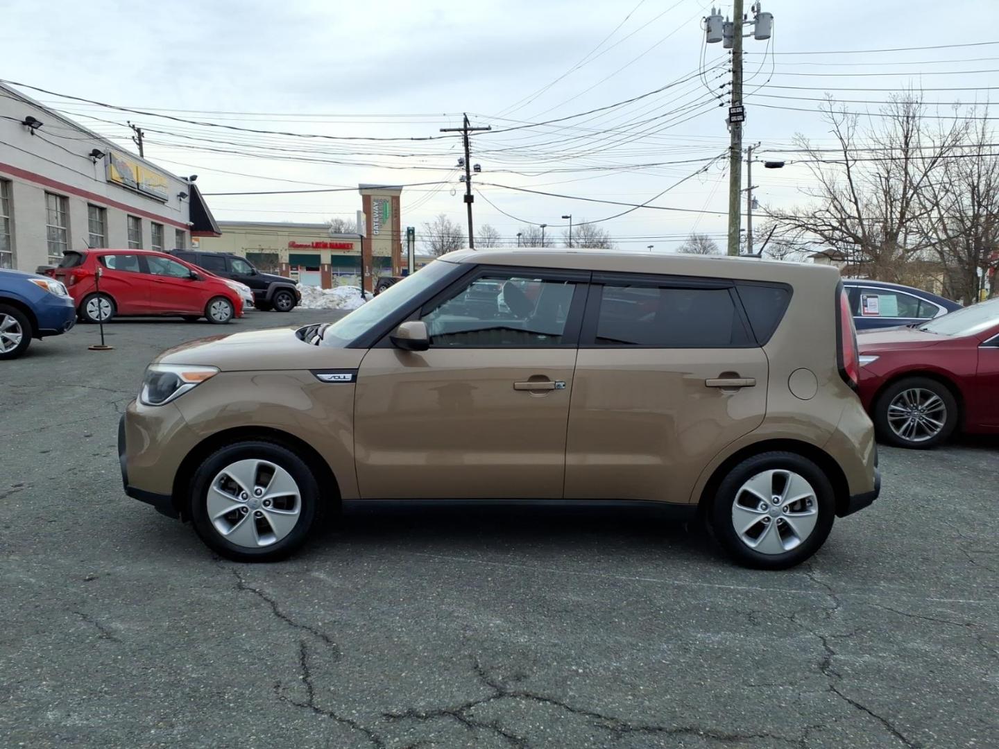 2015 Latte Brown Kia Soul Base (KNDJN2A2XF7) with an 1.6L 1.6L I4 130hp 118ft. lbs. Fuel Injected engine, 6-Speed Shiftable Automatic transmission, located at 50 Eastern Blvd., Essex, MD, 21221, (410) 686-3444, 39.304367, -76.484947 - Photo#1