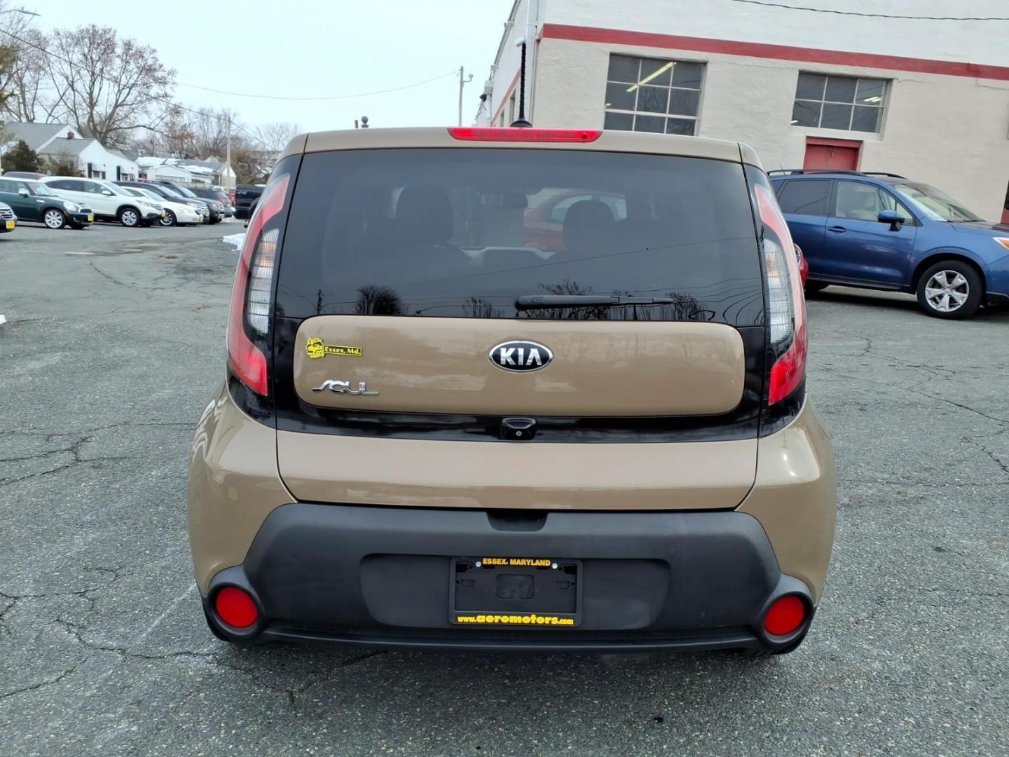 2015 Latte Brown Kia Soul Base (KNDJN2A2XF7) with an 1.6L 1.6L I4 130hp 118ft. lbs. Fuel Injected engine, 6-Speed Shiftable Automatic transmission, located at 50 Eastern Blvd., Essex, MD, 21221, (410) 686-3444, 39.304367, -76.484947 - Photo#3