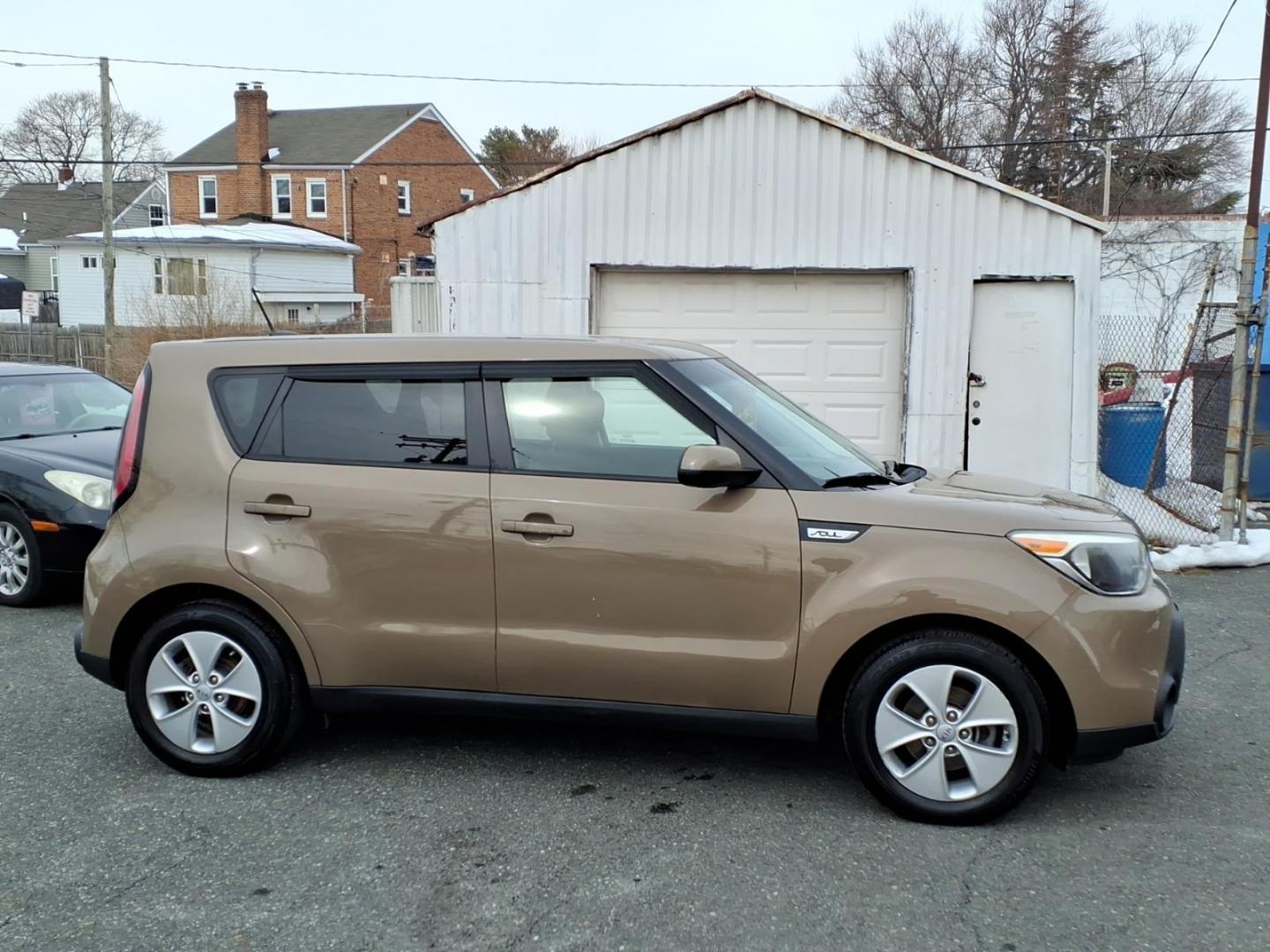 2015 Latte Brown Kia Soul Base (KNDJN2A2XF7) with an 1.6L 1.6L I4 130hp 118ft. lbs. Fuel Injected engine, 6-Speed Shiftable Automatic transmission, located at 50 Eastern Blvd., Essex, MD, 21221, (410) 686-3444, 39.304367, -76.484947 - Photo#5