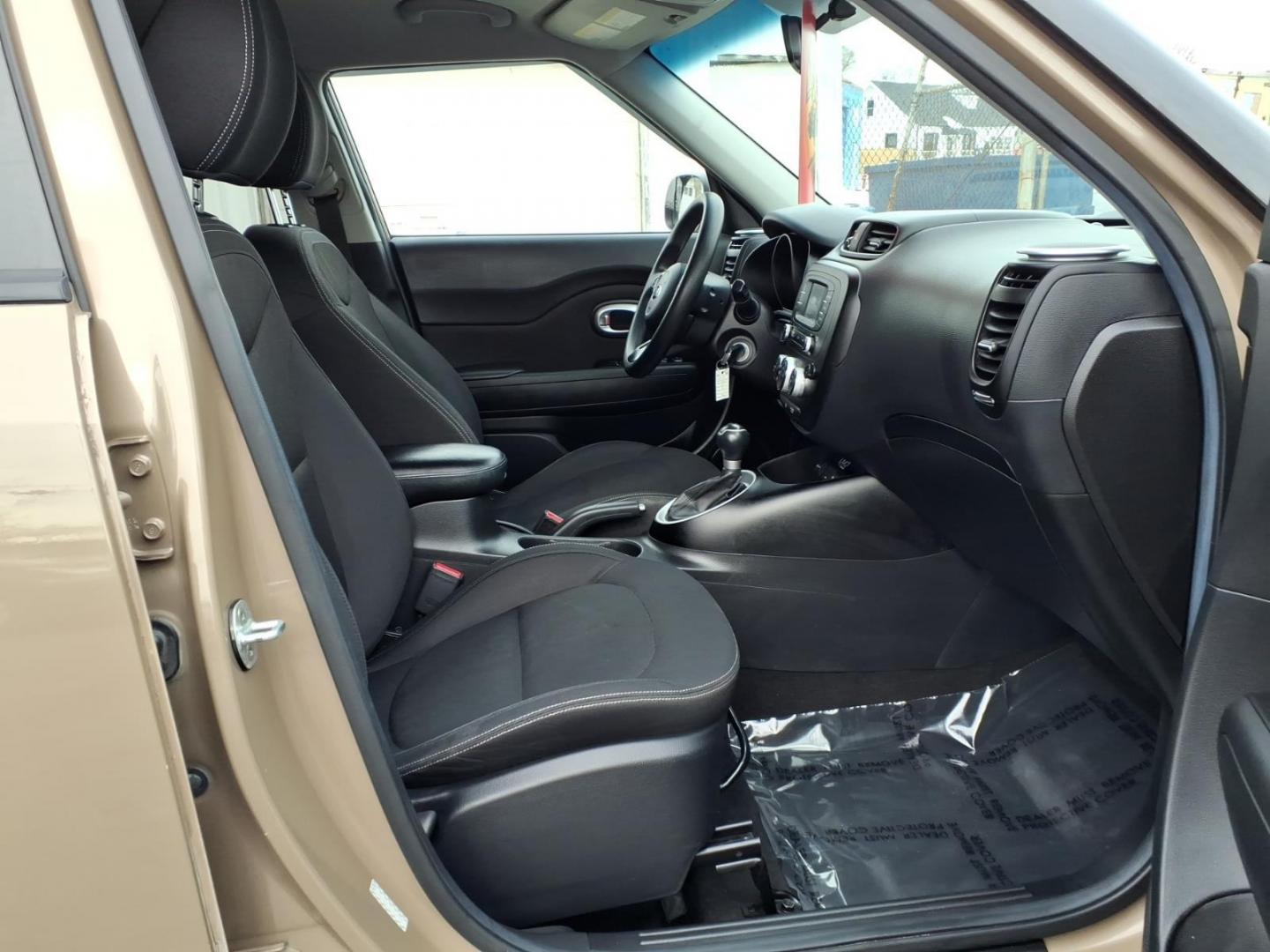 2015 Latte Brown Kia Soul Base (KNDJN2A2XF7) with an 1.6L 1.6L I4 130hp 118ft. lbs. Fuel Injected engine, 6-Speed Shiftable Automatic transmission, located at 50 Eastern Blvd., Essex, MD, 21221, (410) 686-3444, 39.304367, -76.484947 - Photo#16