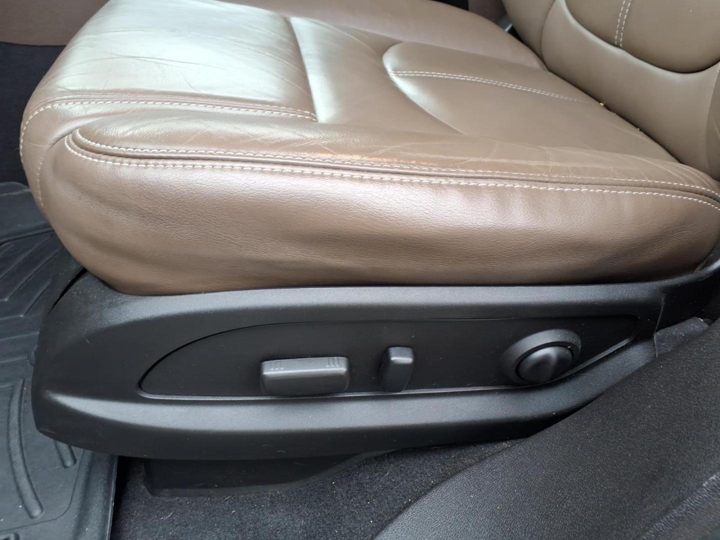 2016 Blue GMC Acadia SLT-1 (1GKKRRKD2GJ) with an 3.6L 3.6L V6 281hp 266ft. lbs. Fuel Injected engine, 6-Speed Shiftable Automatic transmission, located at 50 Eastern Blvd., Essex, MD, 21221, (410) 686-3444, 39.304367, -76.484947 - Photo#9