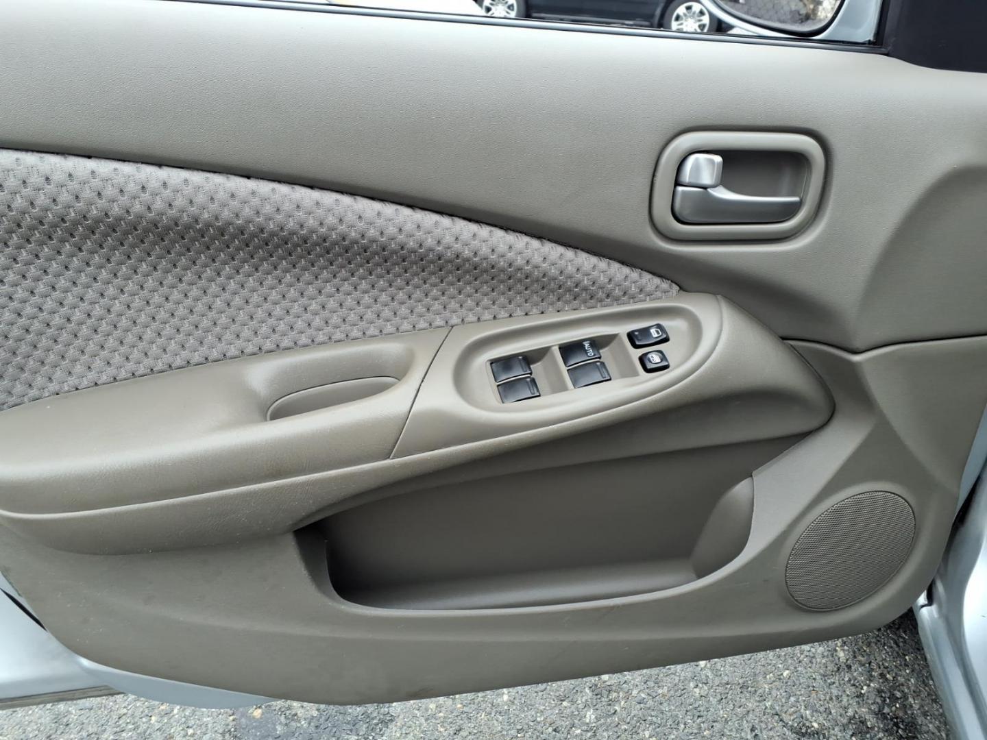 2004 Silver Nissan Sentra (3N1CB51D94L) with an 1.8L 4 Cylinder Fuel Injected engine, Automatic transmission, located at 50 Eastern Blvd., Essex, MD, 21221, (410) 686-3444, 39.304367, -76.484947 - Photo#9