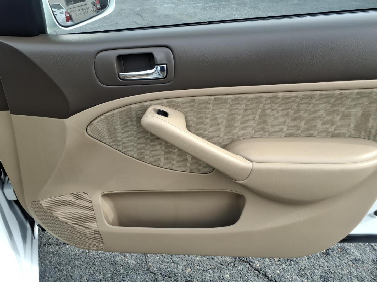 2004 White Honda Civic (2HGES257X4H) with an 1.7L 4 Cylinder Fuel Injected engine, Automatic transmission, located at 50 Eastern Blvd., Essex, MD, 21221, (410) 686-3444, 39.304367, -76.484947 - Photo#16