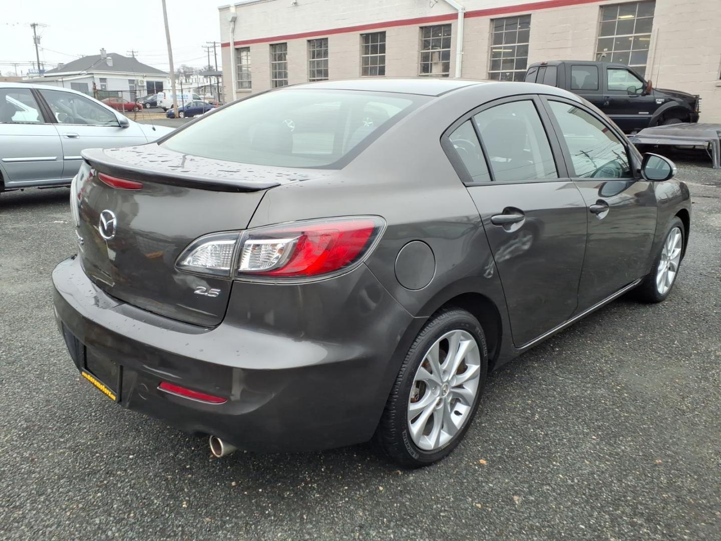 2010 Gray Mazda Mazda3 (JM1BL1S6XA1) with an 2.5L 4 Cylinder Sequential-Port F.I. engine, Automatic transmission, located at 50 Eastern Blvd., Essex, MD, 21221, (410) 686-3444, 39.304367, -76.484947 - Photo#3