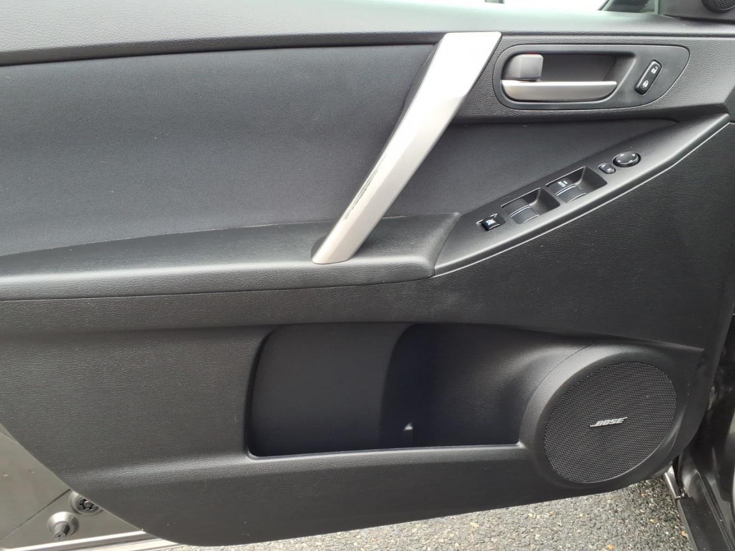 2010 Gray Mazda Mazda3 (JM1BL1S6XA1) with an 2.5L 4 Cylinder Sequential-Port F.I. engine, Automatic transmission, located at 50 Eastern Blvd., Essex, MD, 21221, (410) 686-3444, 39.304367, -76.484947 - Photo#8