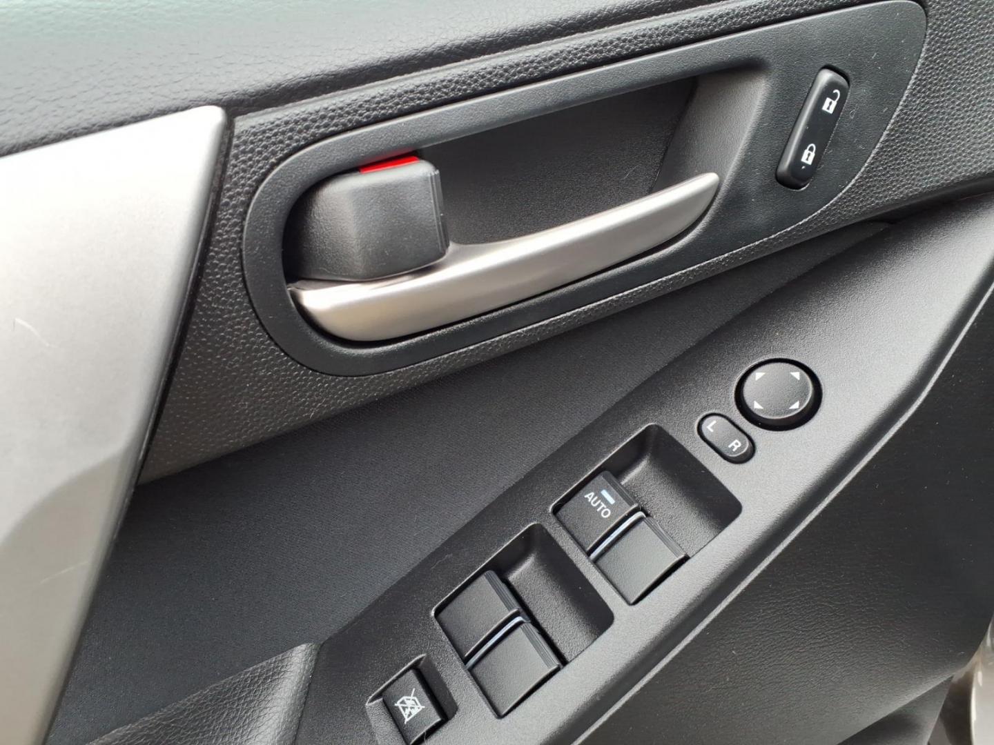 2010 Gray Mazda Mazda3 (JM1BL1S6XA1) with an 2.5L 4 Cylinder Sequential-Port F.I. engine, Automatic transmission, located at 50 Eastern Blvd., Essex, MD, 21221, (410) 686-3444, 39.304367, -76.484947 - Photo#9