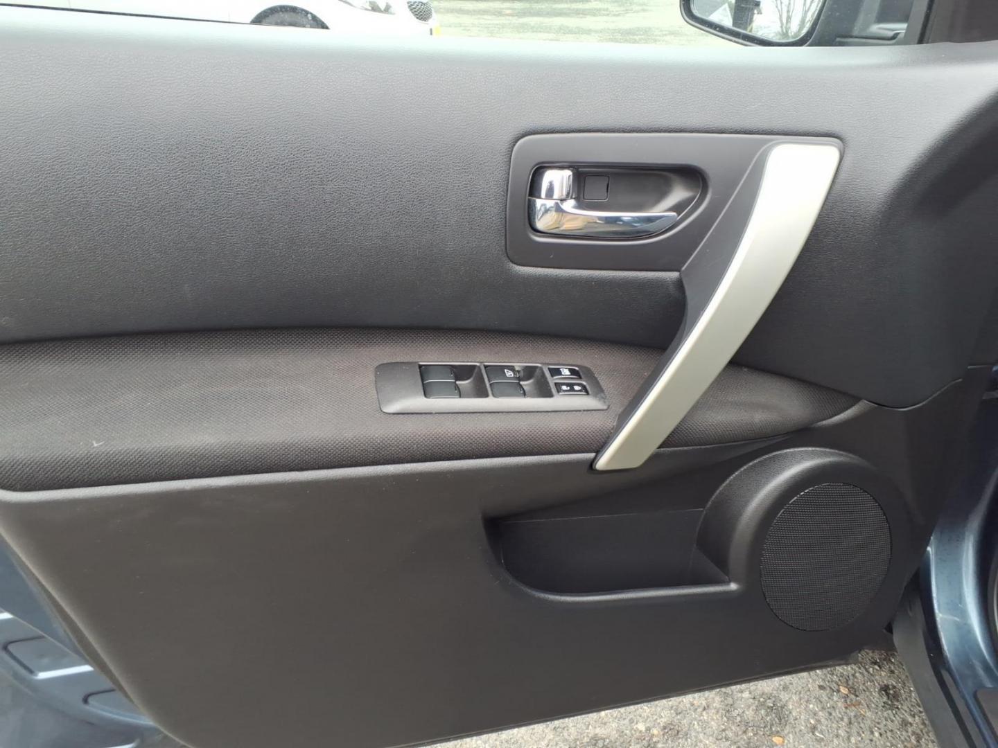 2014 Blue Nissan Rogue Select S (JN8AS5MV6EW) with an 2.5L 2.5L I4 170hp 175ft. lbs. Sequential-Port F.I. engine, CVT transmission, located at 50 Eastern Blvd., Essex, MD, 21221, (410) 686-3444, 39.304367, -76.484947 - Photo#9