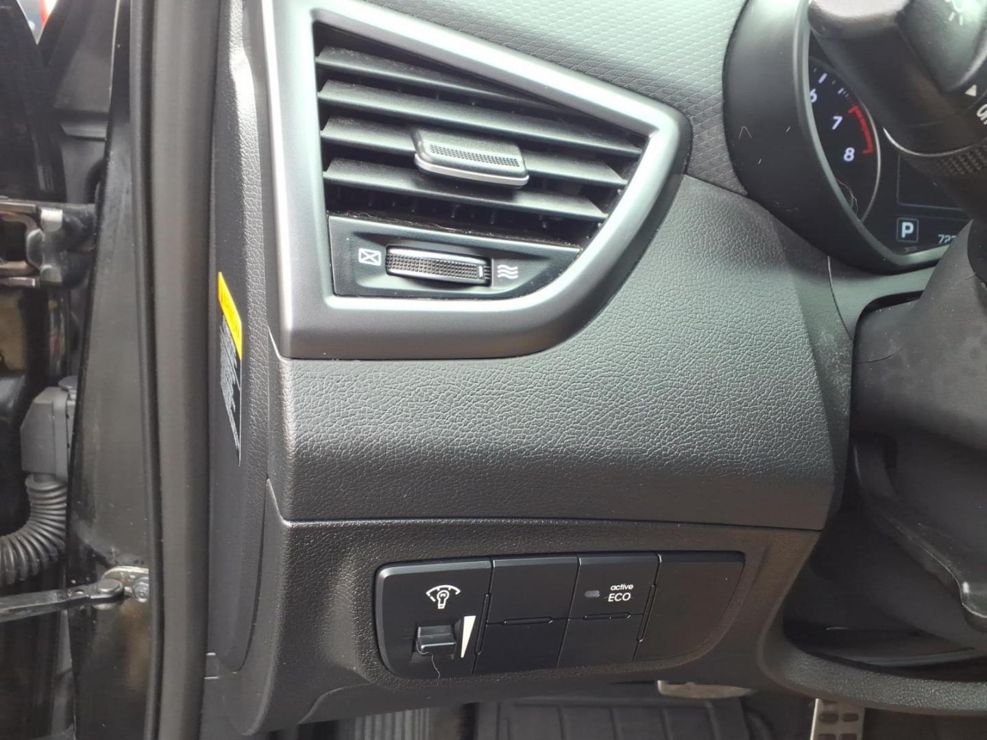 2016 Black Hyundai VELOSTER Turbo (KMHTC6AE4GU) with an 1.6L 1.6L Turbo I4 201hp 195ft. lbs. Turbocharged engine, Automatic transmission, located at 50 Eastern Blvd., Essex, MD, 21221, (410) 686-3444, 39.304367, -76.484947 - Photo#18